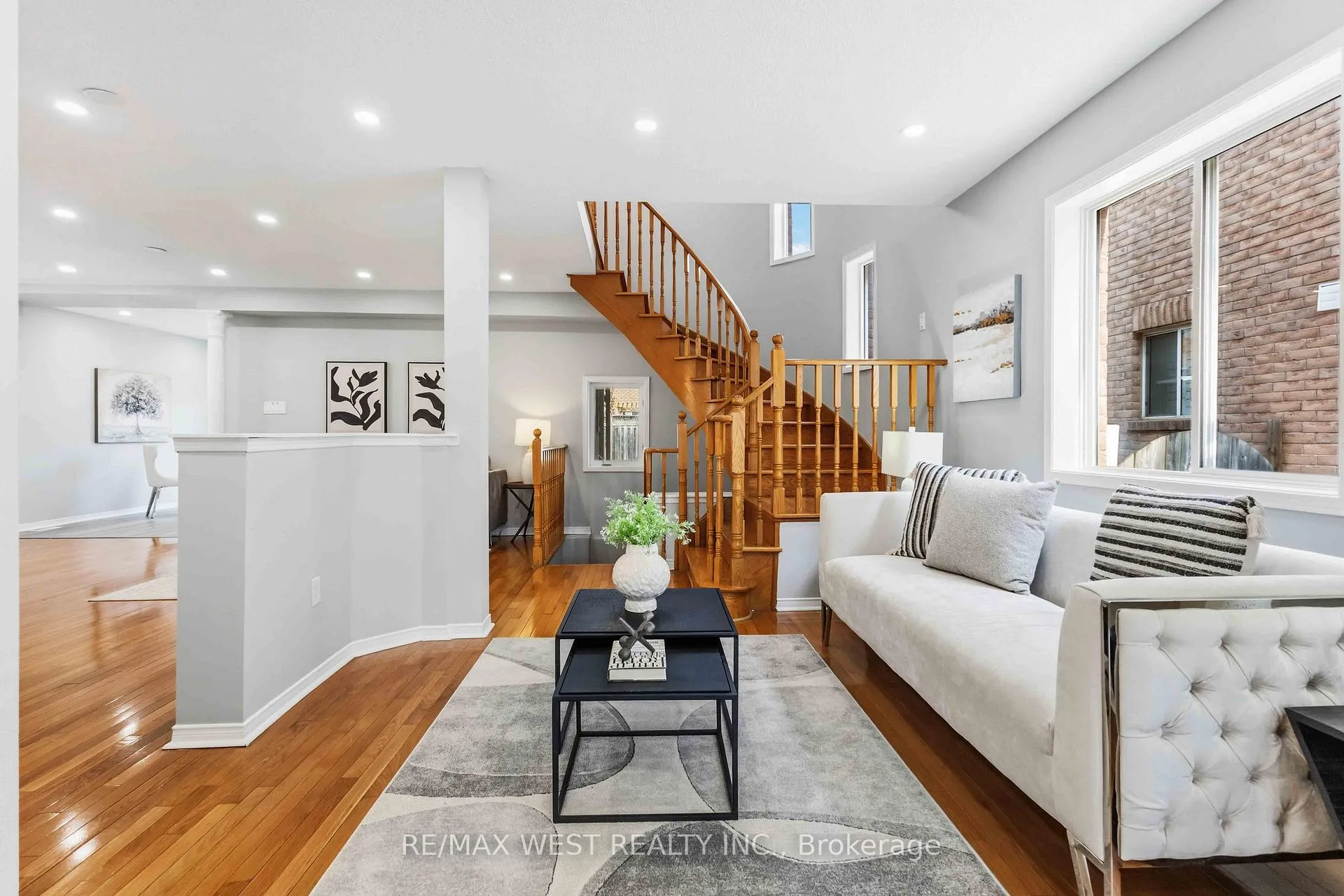 Photo 6 of 23 Gloria Crescent, Whitby, Williamsburg — HOMEH