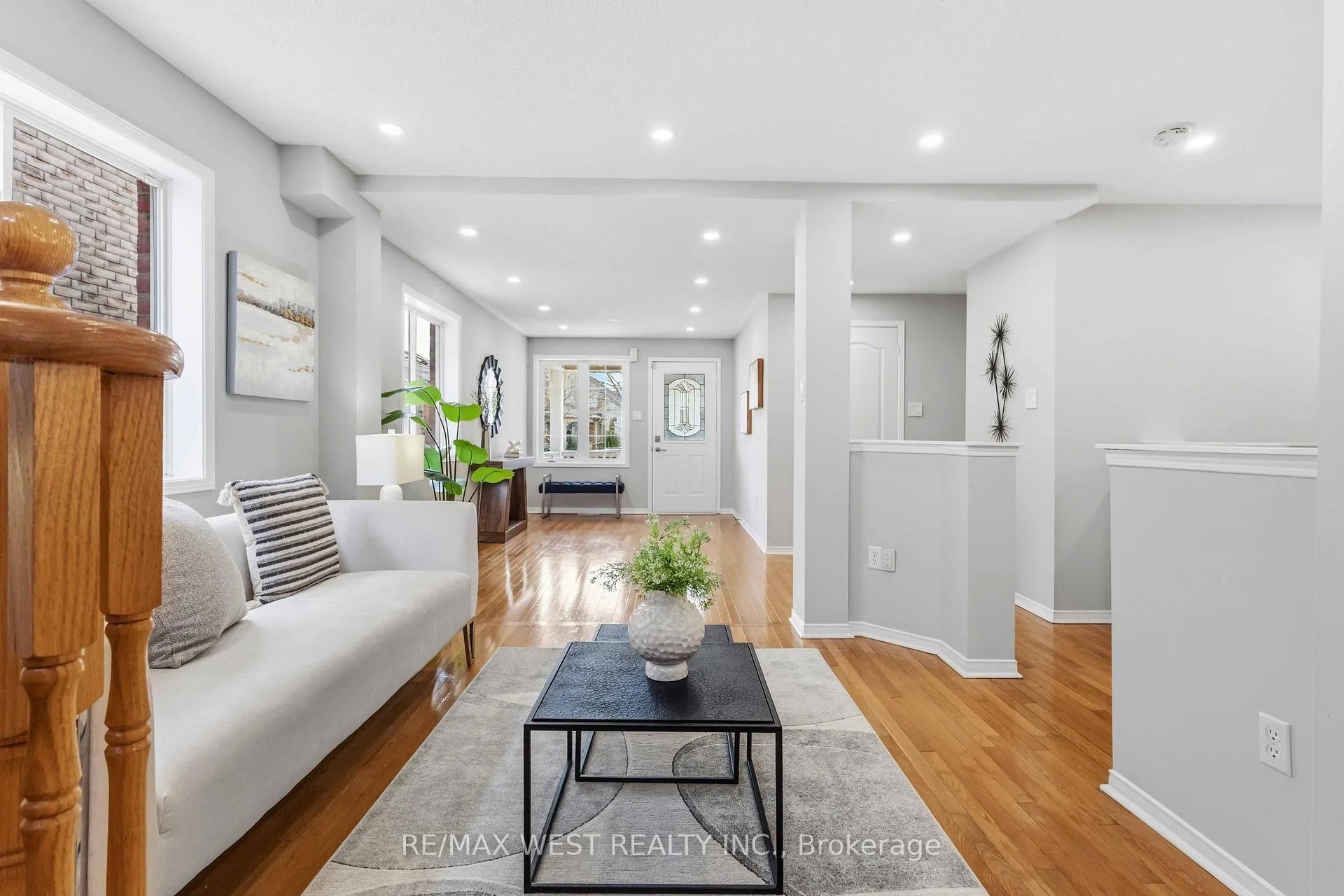 Photo 7 of 23 Gloria Crescent, Whitby, Williamsburg — HOMEH