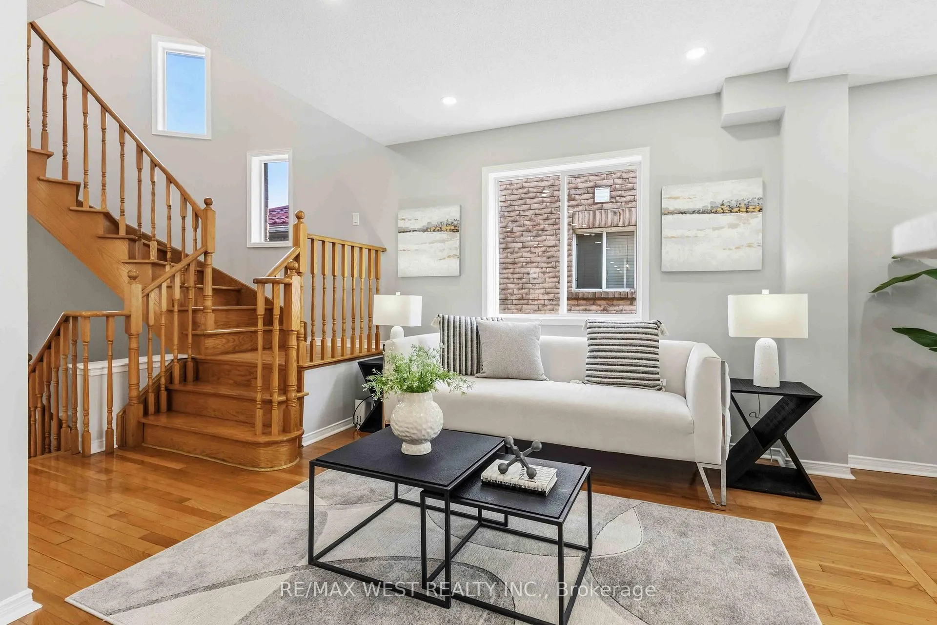 Photo 8 of 23 Gloria Crescent, Whitby, Williamsburg — HOMEH