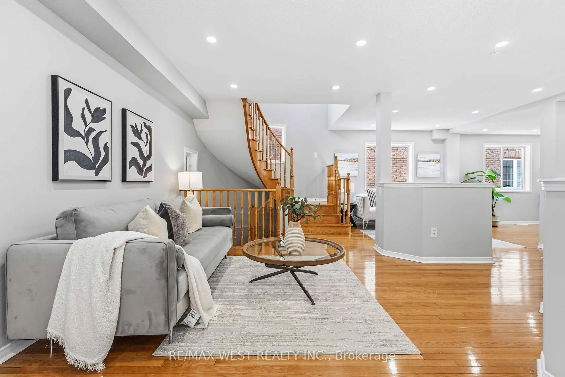 Photo 13 of 23 Gloria Crescent, Whitby, Williamsburg — HOMEH