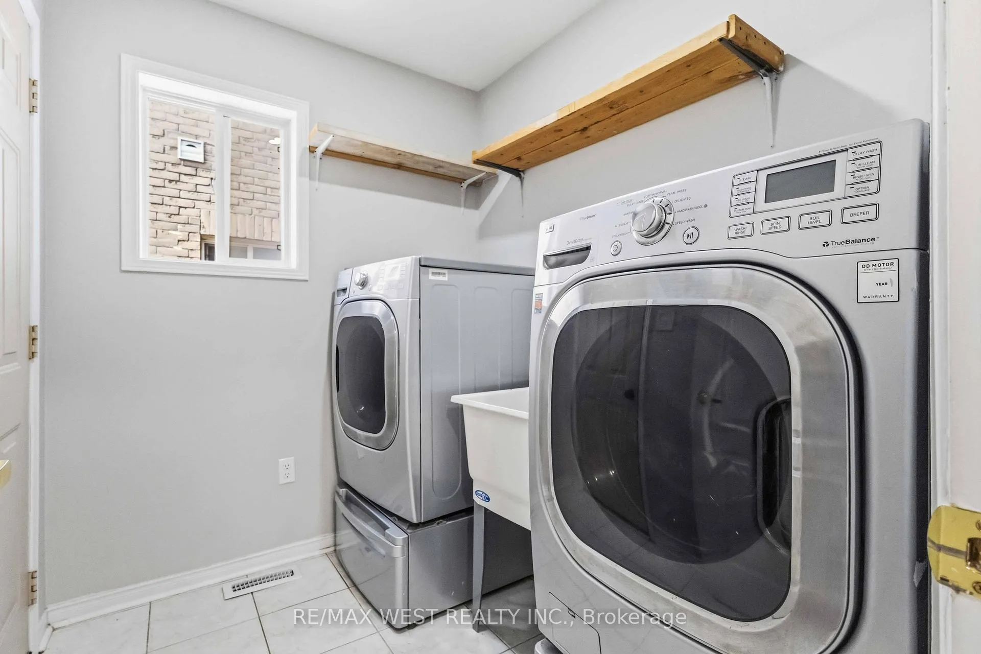 Photo 25 of 23 Gloria Crescent, Whitby, Williamsburg — HOMEH