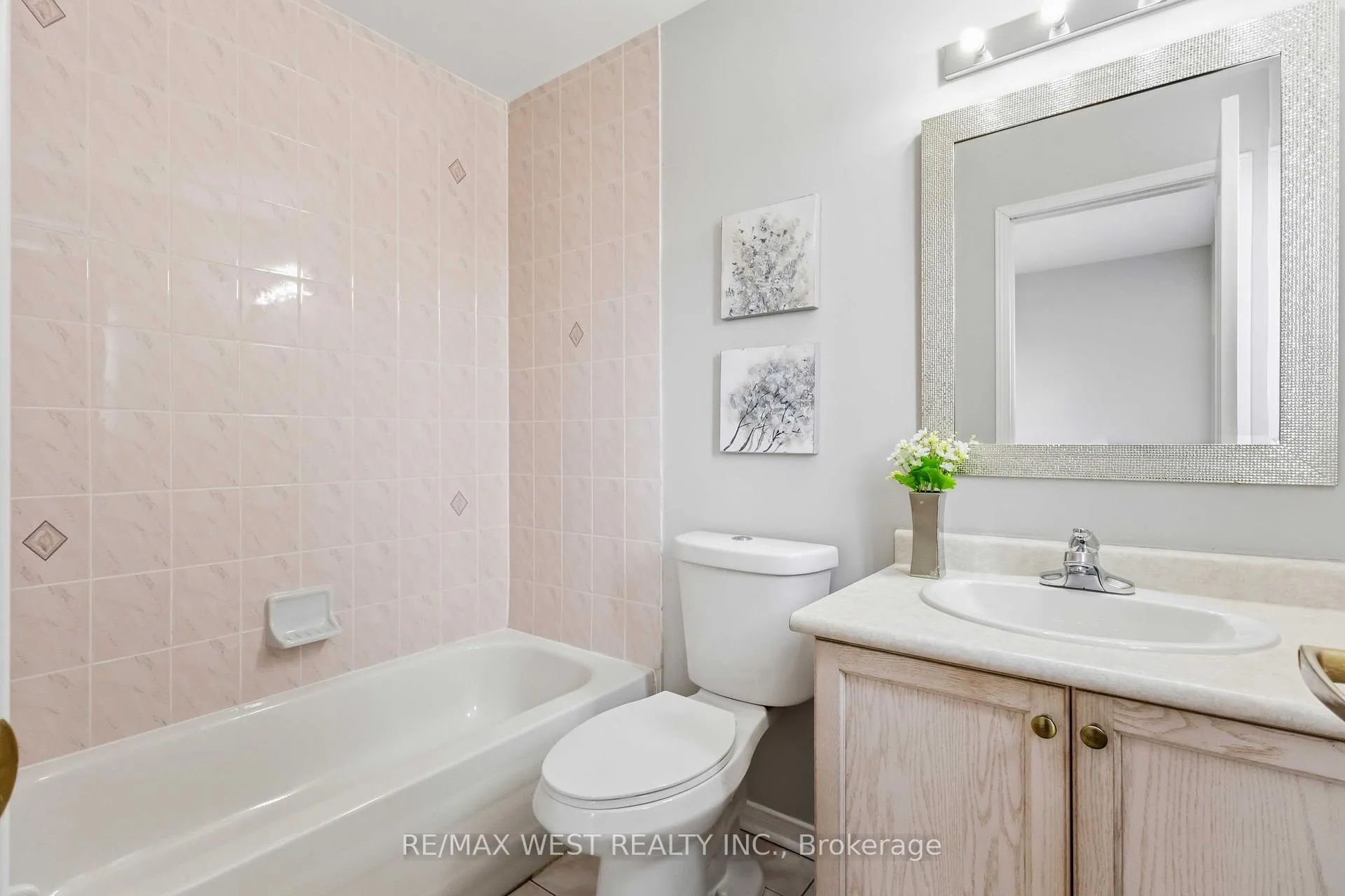 Photo 32 of 23 Gloria Crescent, Whitby, Williamsburg — HOMEH