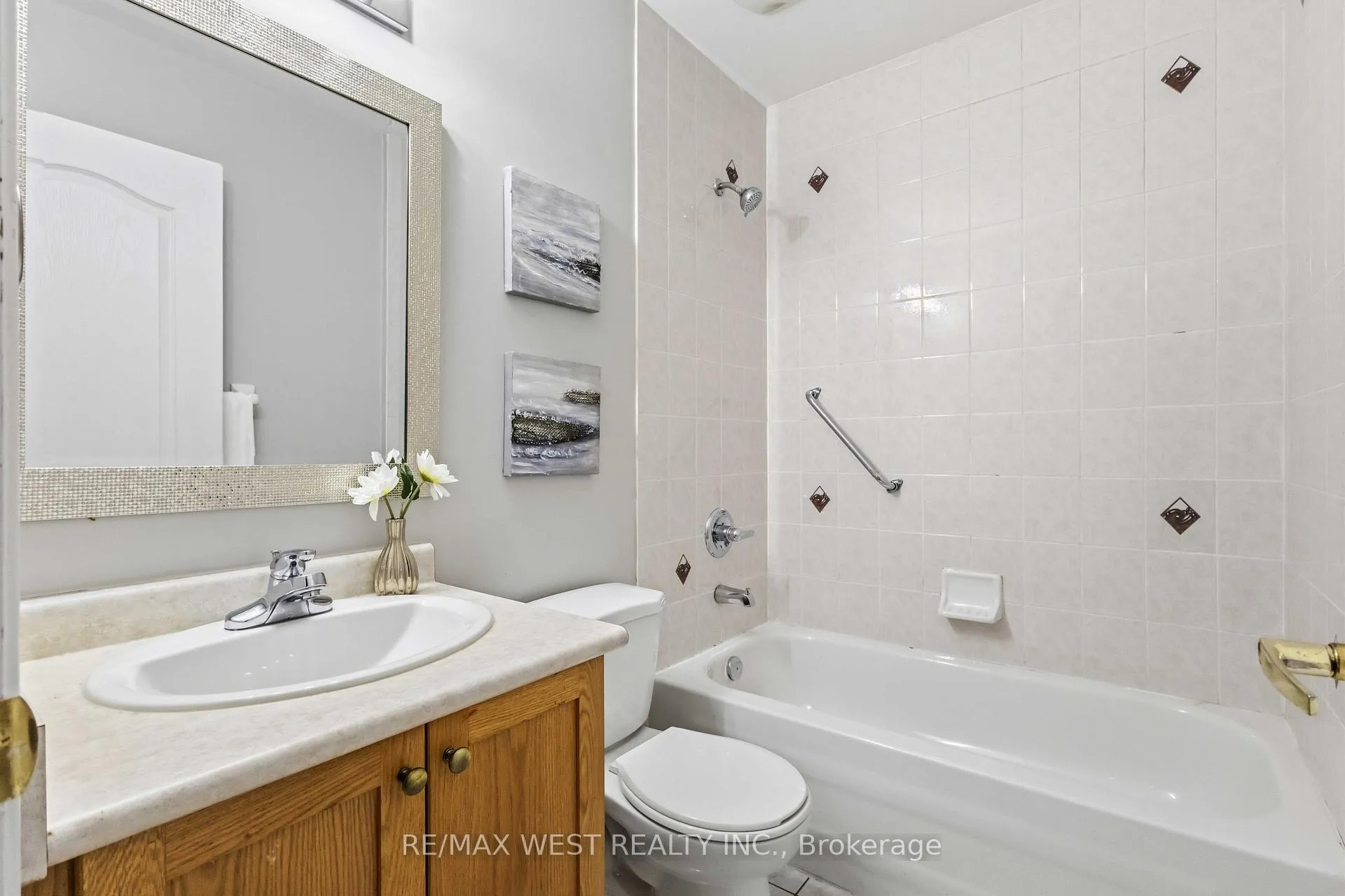 Photo 33 of 23 Gloria Crescent, Whitby, Williamsburg — HOMEH