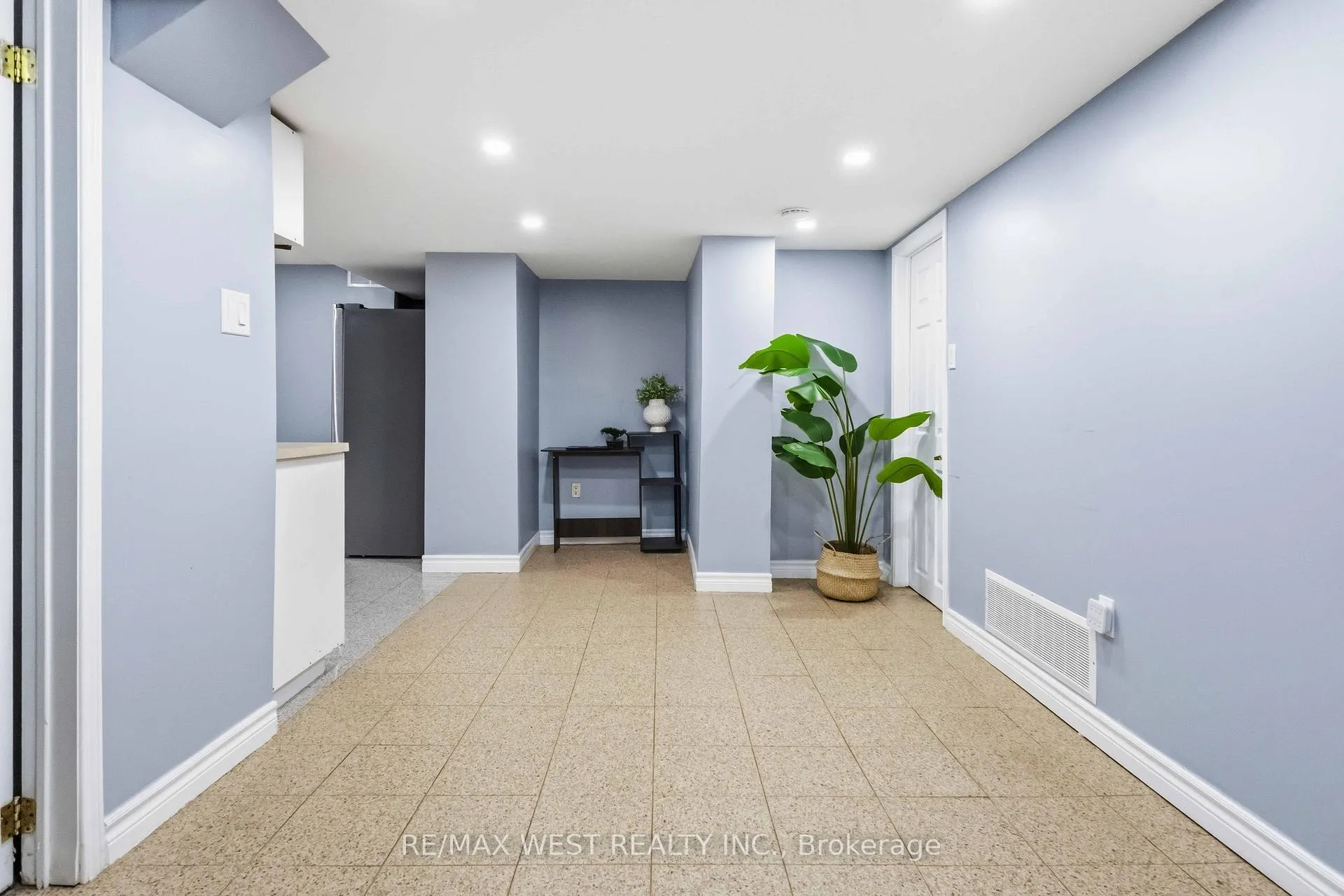 Photo 43 of 23 Gloria Crescent, Whitby, Williamsburg — HOMEH