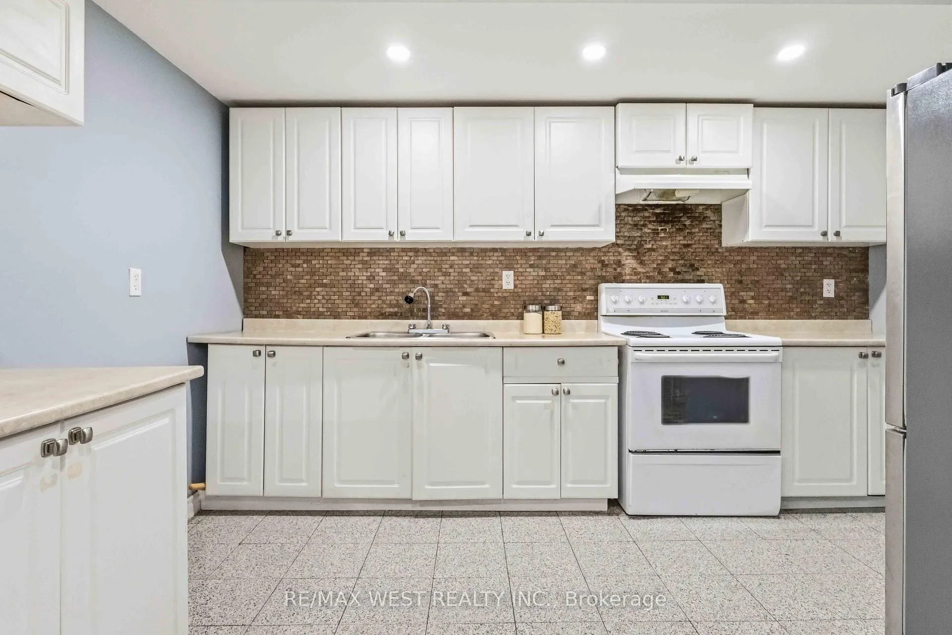 Photo 44 of 23 Gloria Crescent, Whitby, Williamsburg — HOMEH