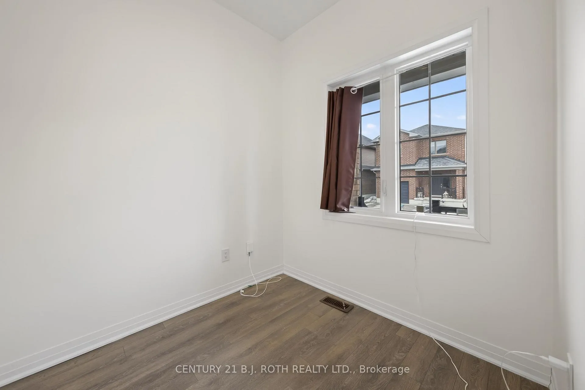 Photo 4 of 17 Bedford Estates Crescent, Barrie, Bayshore — HOMEH