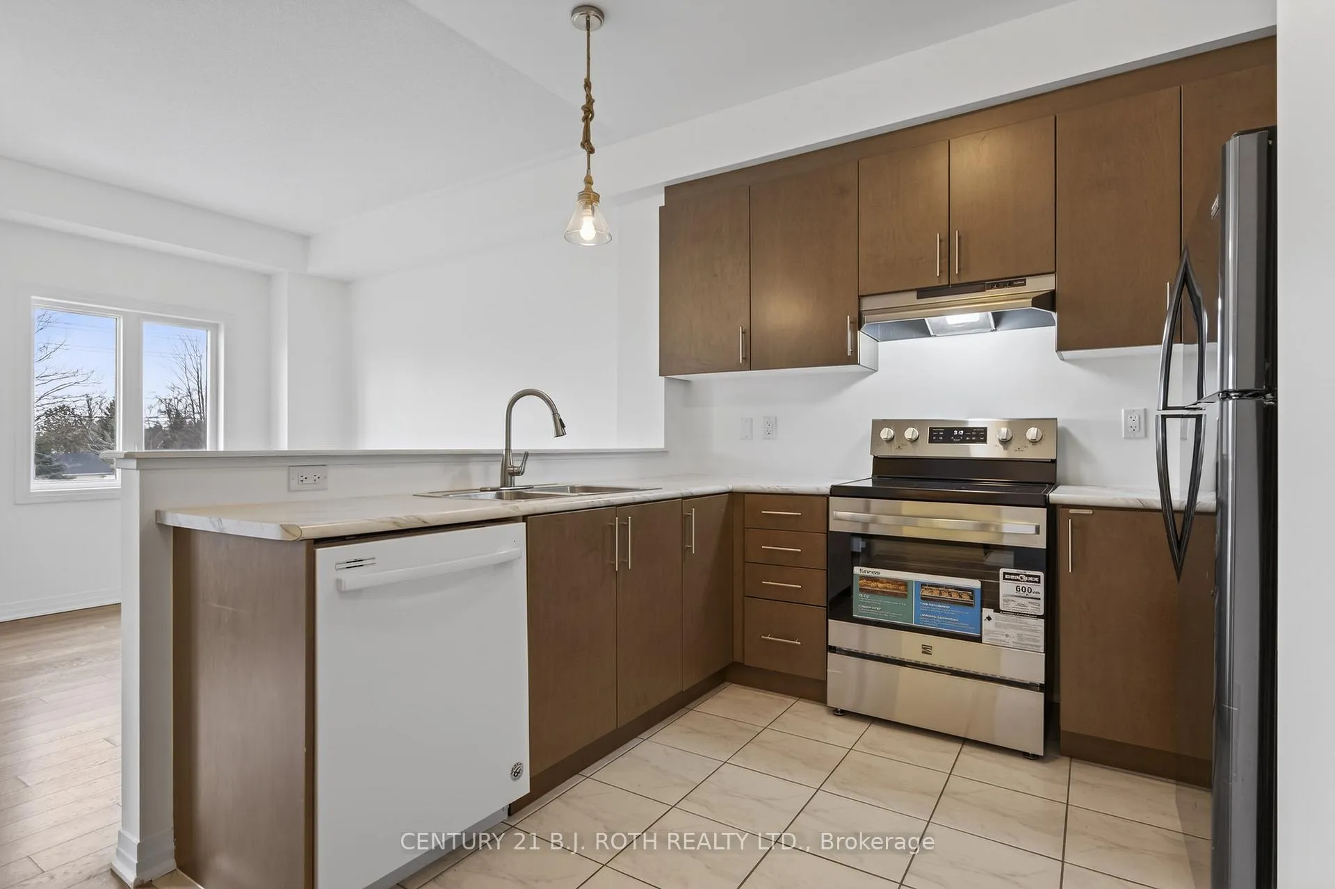 Photo 7 of 17 Bedford Estates Crescent, Barrie, Bayshore — HOMEH