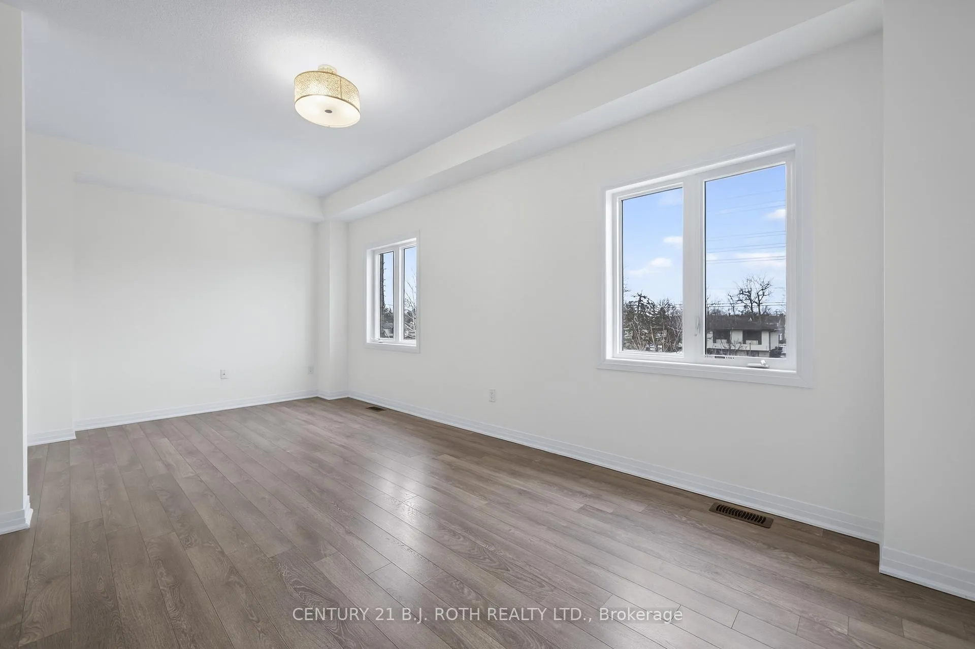 Photo 11 of 17 Bedford Estates Crescent, Barrie, Bayshore — HOMEH