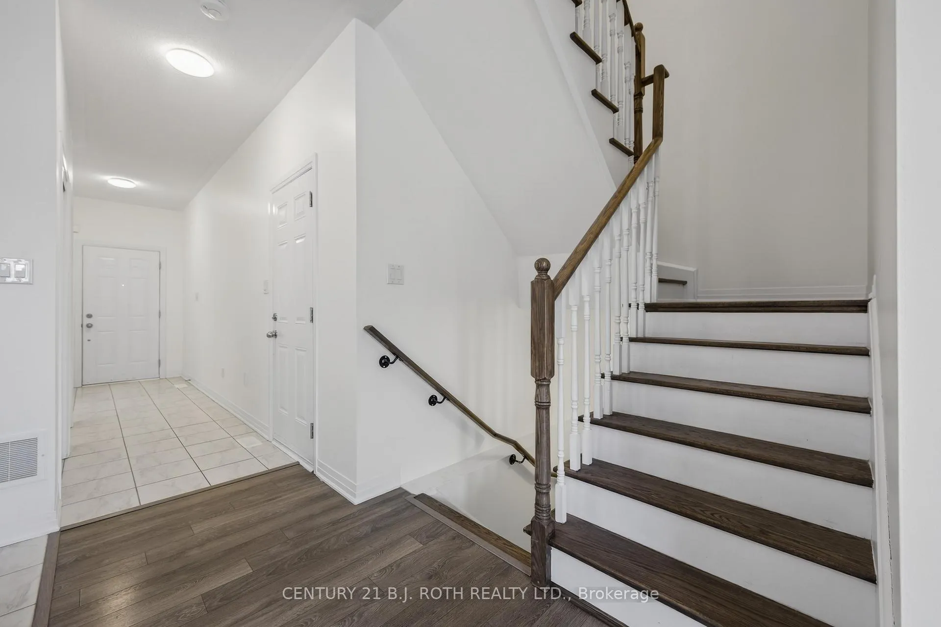 Photo 12 of 17 Bedford Estates Crescent, Barrie, Bayshore — HOMEH