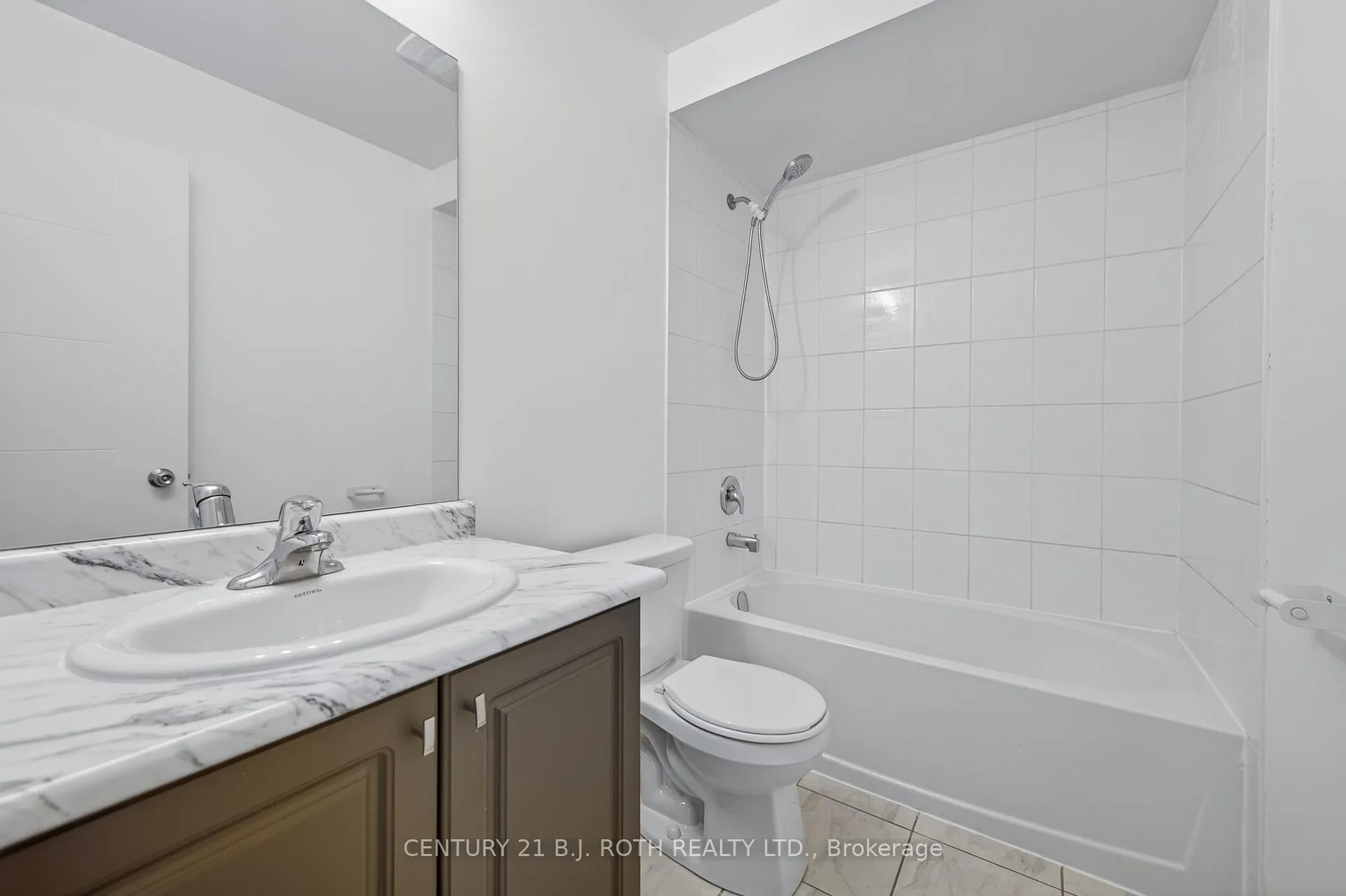 Photo 18 of 17 Bedford Estates Crescent, Barrie, Bayshore — HOMEH