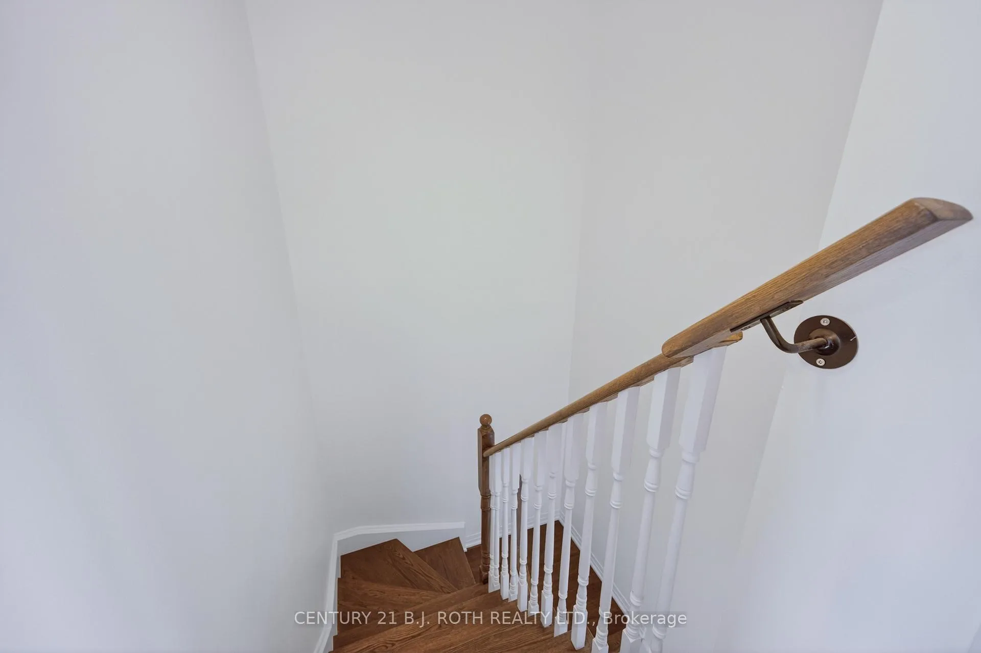 Photo 20 of 17 Bedford Estates Crescent, Barrie, Bayshore — HOMEH