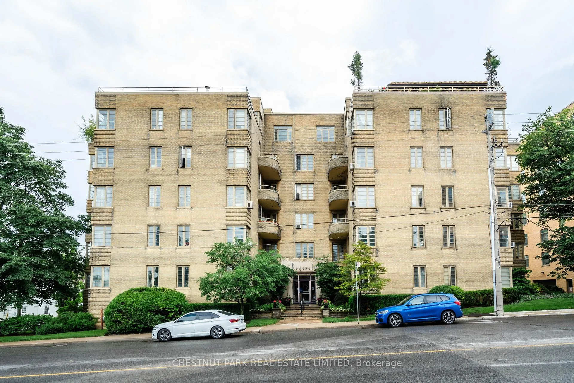 Front of Unit 403, 707 Eglinton Avenue W