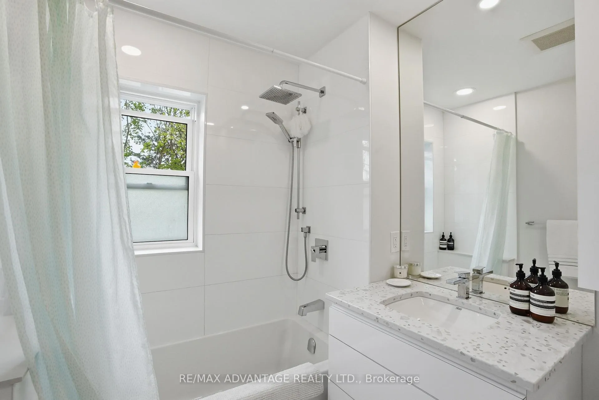 Photo 24 of 124 Windsor Avenue, London, South F — HOMEH