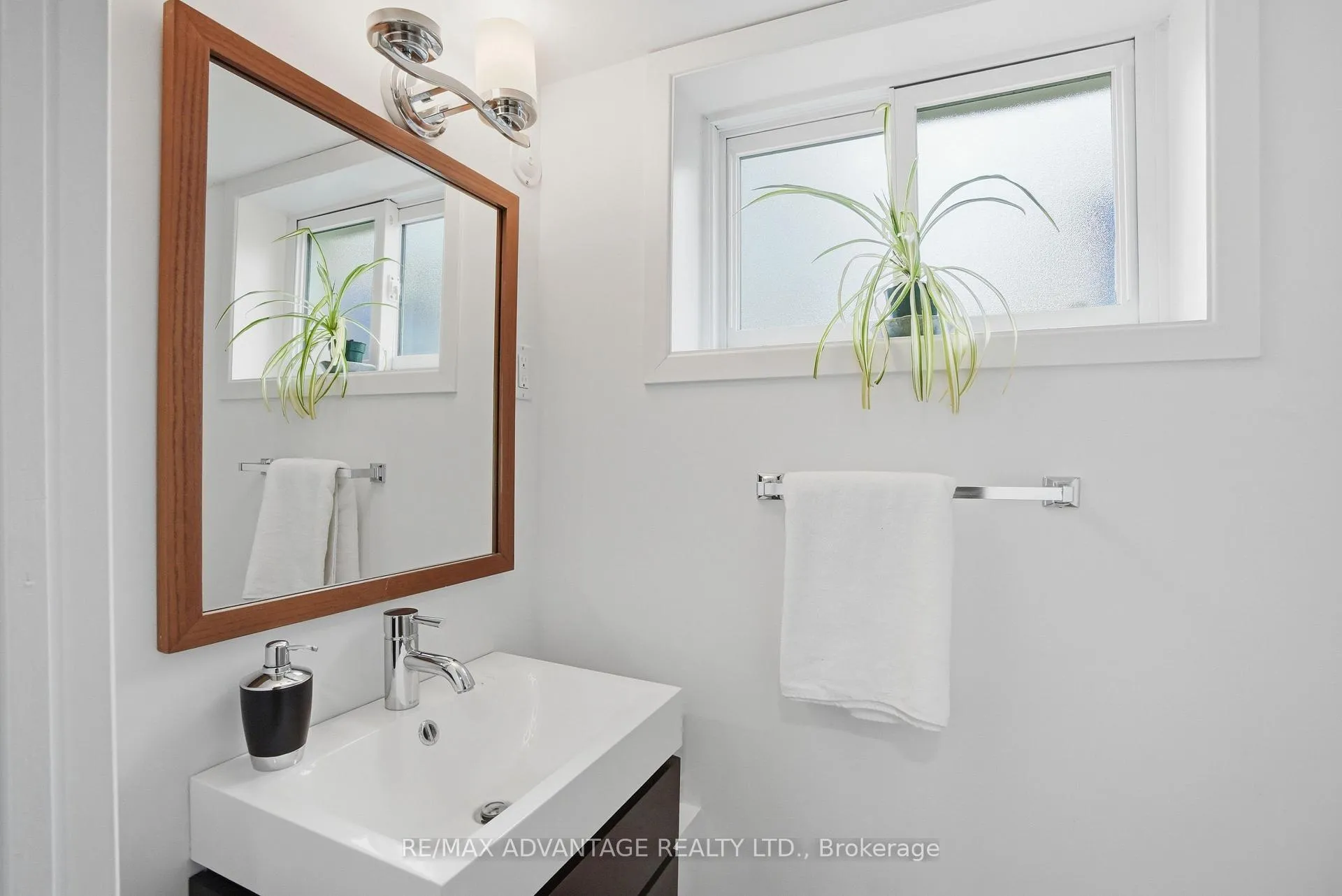 Photo 38 of 124 Windsor Avenue, London, South F — HOMEH
