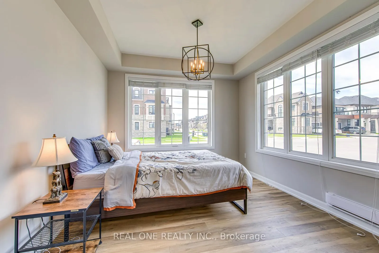 Photo 4 of 1402 Lakeport Crescent, Oakville, Joshua Meadows — HOMEH
