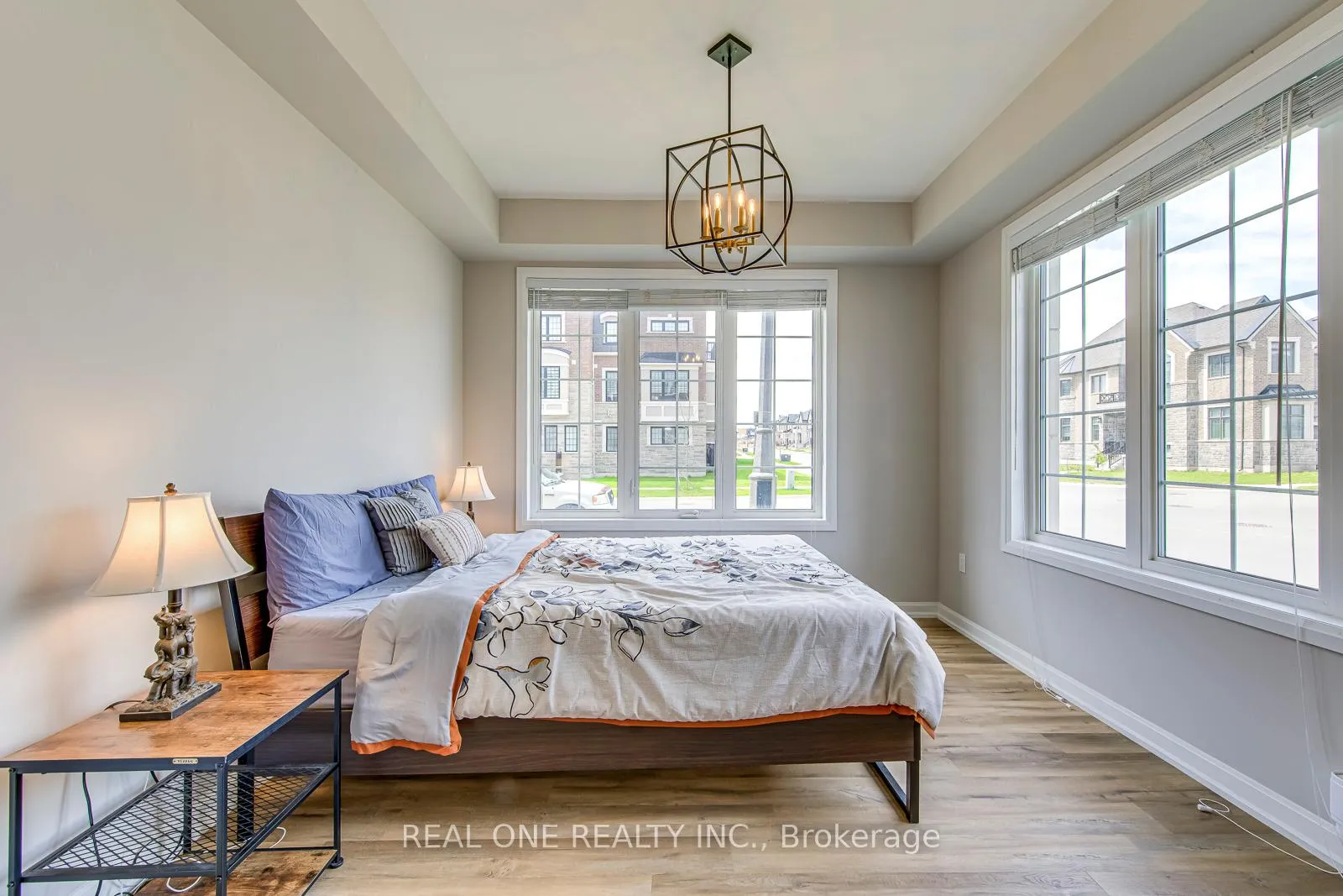 Photo 5 of 1402 Lakeport Crescent, Oakville, Joshua Meadows — HOMEH