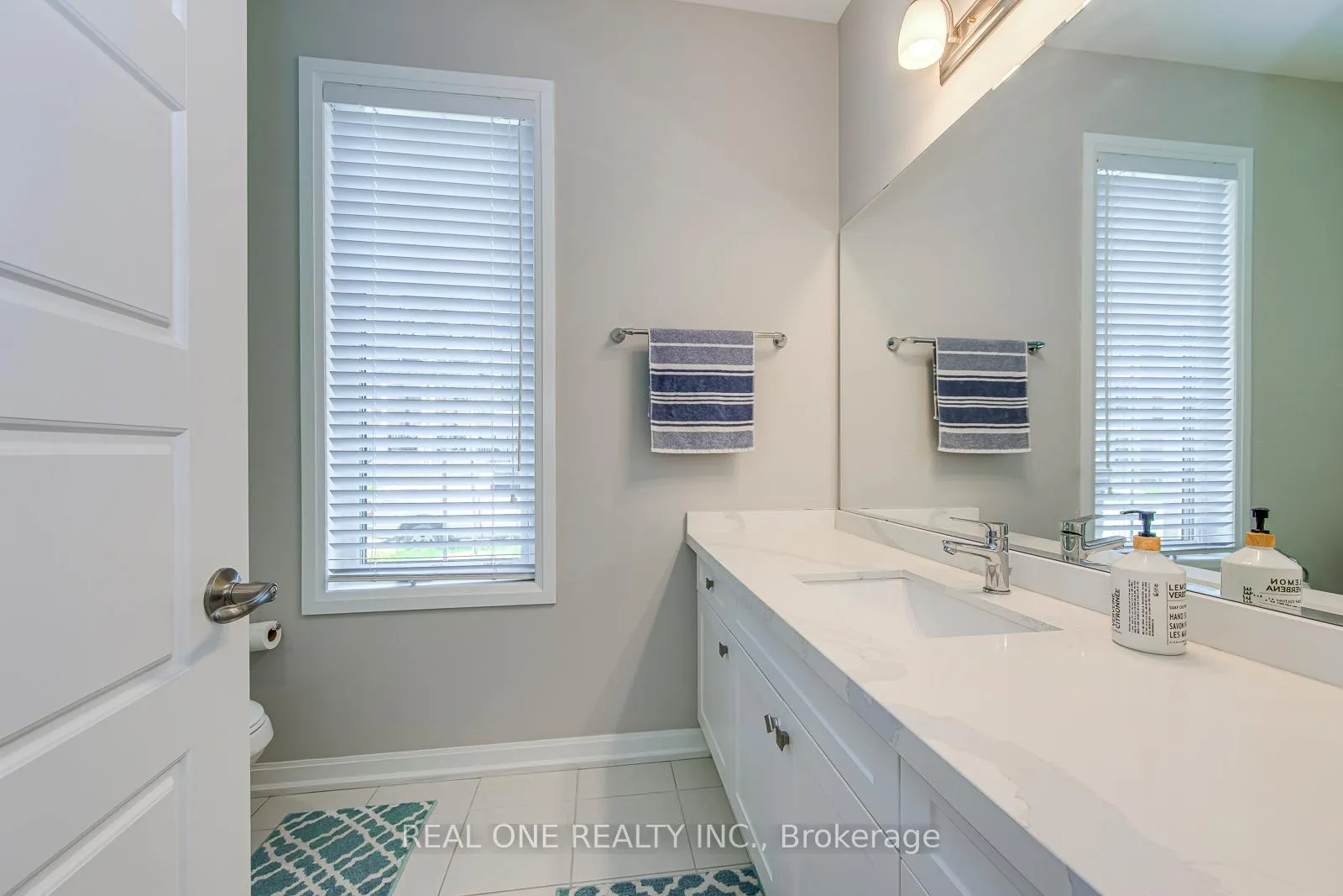 Photo 7 of 1402 Lakeport Crescent, Oakville, Joshua Meadows — HOMEH