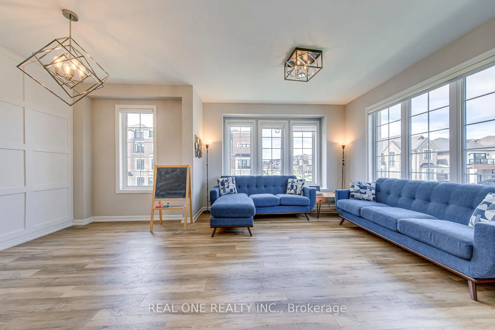 Photo 10 of 1402 Lakeport Crescent, Oakville, Joshua Meadows — HOMEH