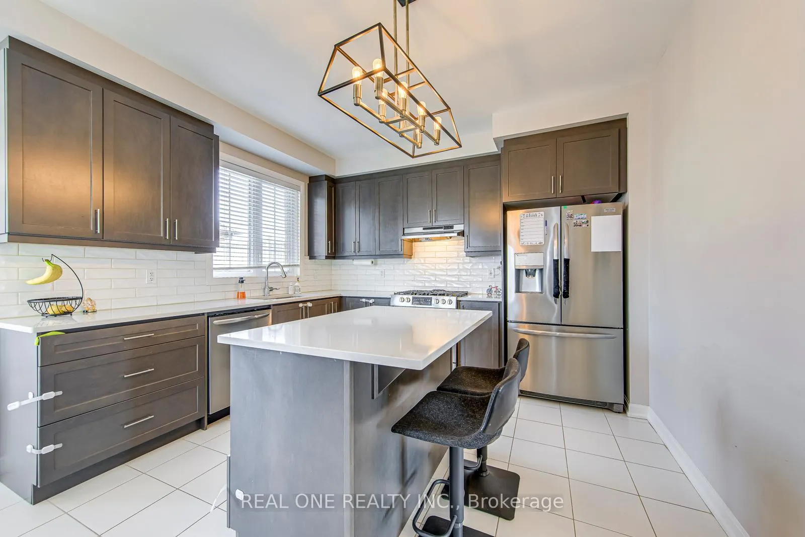 Photo 15 of 1402 Lakeport Crescent, Oakville, Joshua Meadows — HOMEH