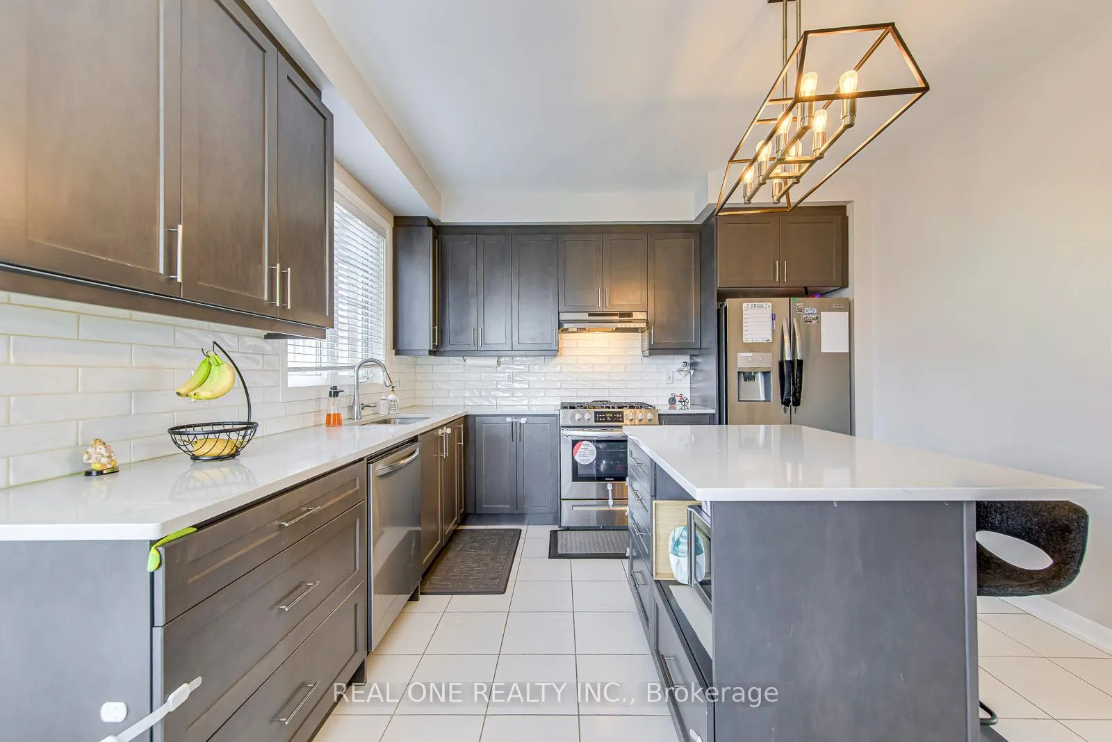 Photo 16 of 1402 Lakeport Crescent, Oakville, Joshua Meadows — HOMEH