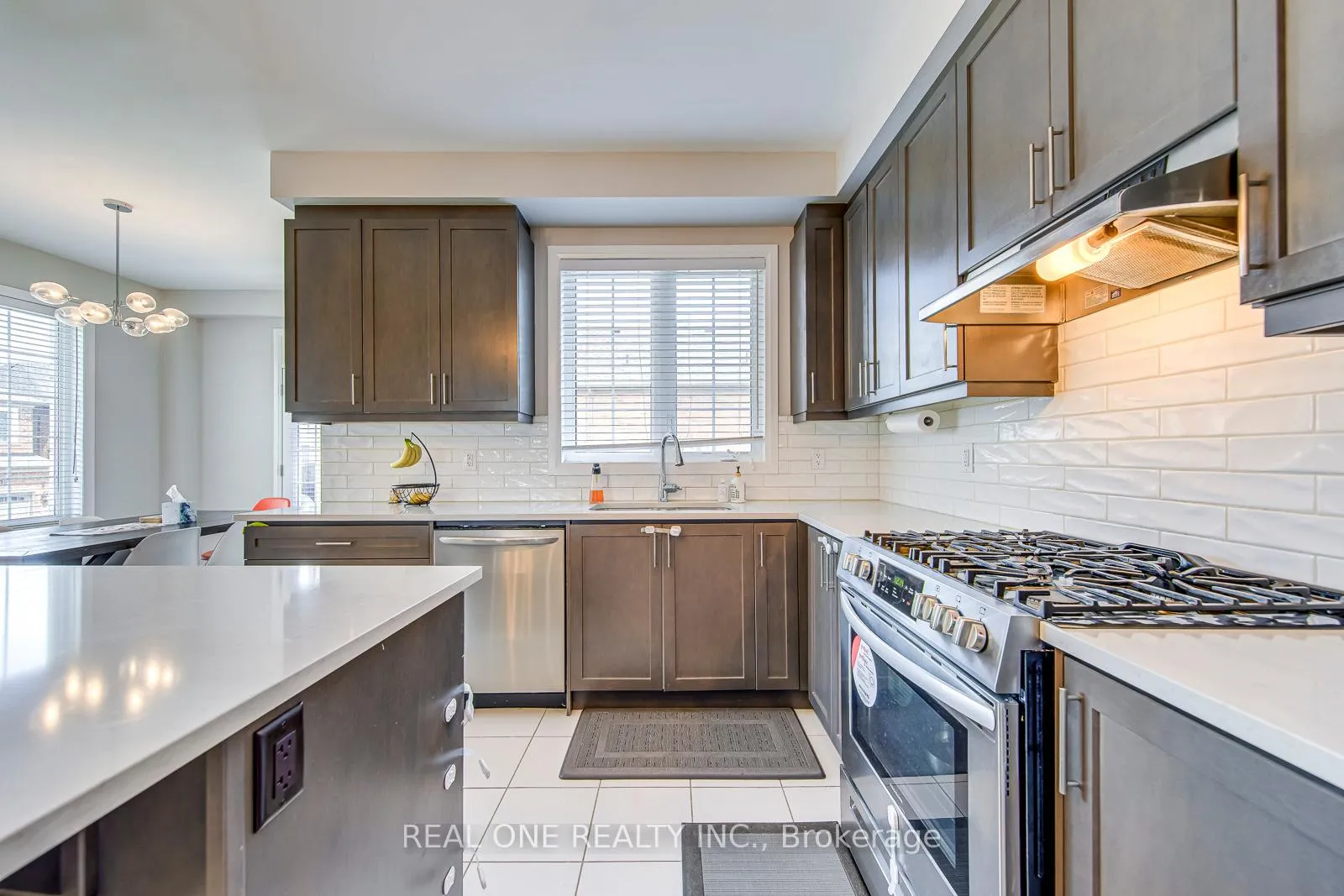 Photo 17 of 1402 Lakeport Crescent, Oakville, Joshua Meadows — HOMEH