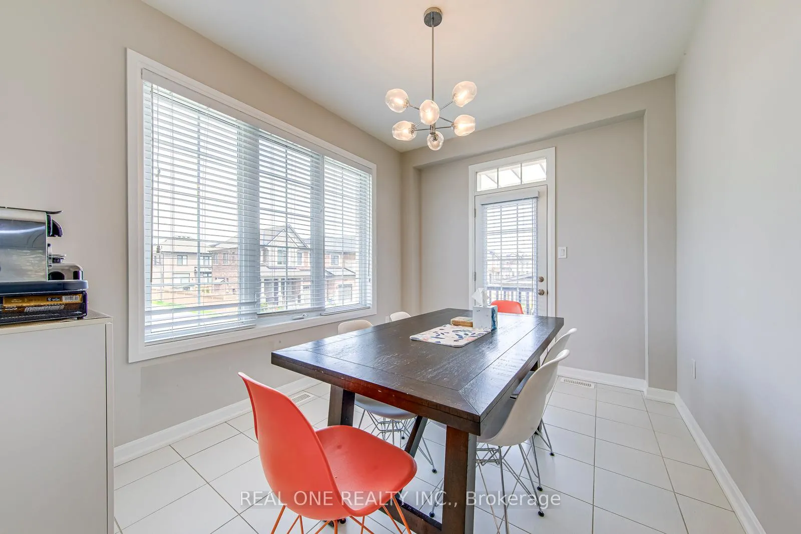 Photo 18 of 1402 Lakeport Crescent, Oakville, Joshua Meadows — HOMEH
