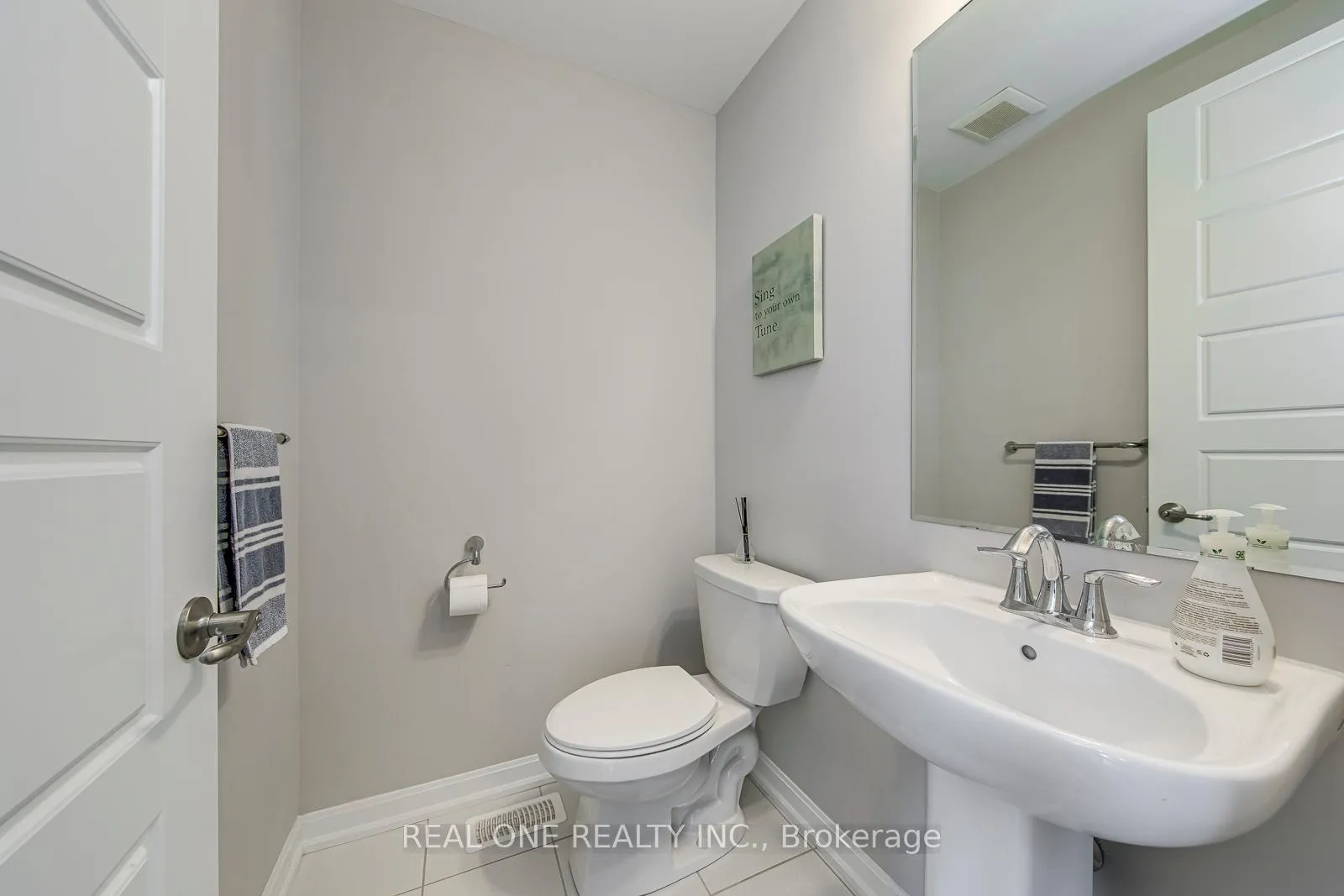 Photo 24 of 1402 Lakeport Crescent, Oakville, Joshua Meadows — HOMEH