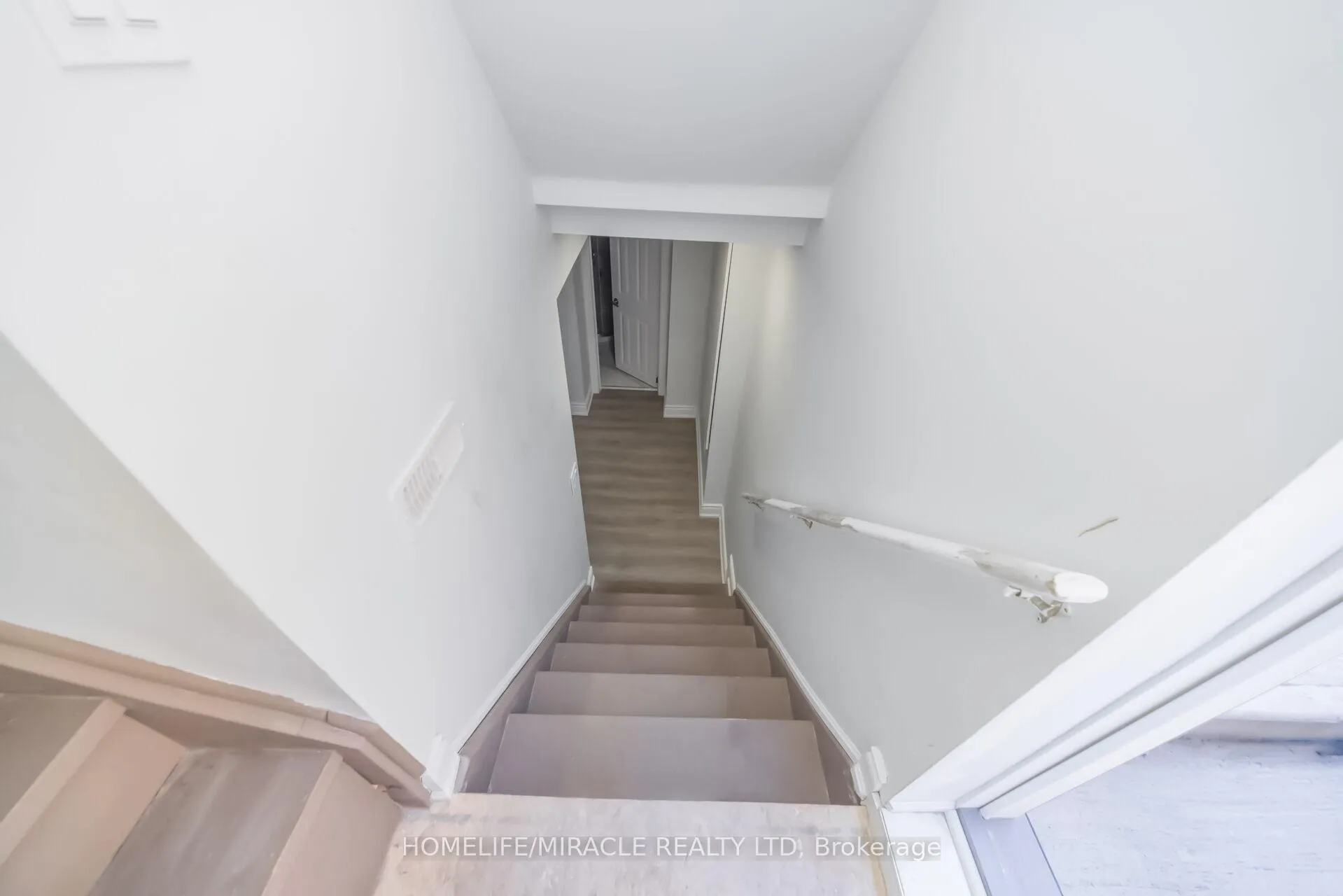 Photo 36 of 5 Cherryplum Way, Brampton, Bramalea North Industrial — HOMEH