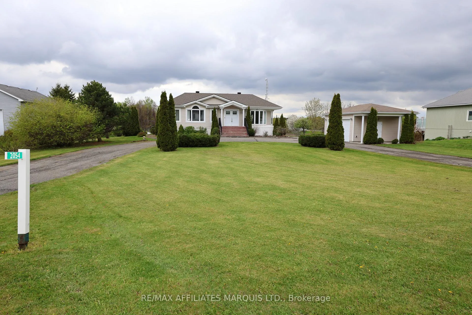 Photo 2 of 2054 Valley Street, North Stormont, North Stormont (Roxborough) Twp — HOMEH