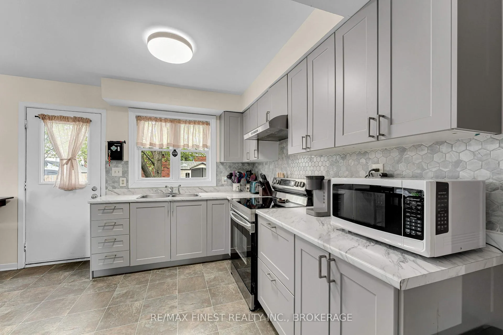 Photo 9 of 717 Ridley Drive, Kingston, North of Taylor-Kidd Blvd — HOMEH