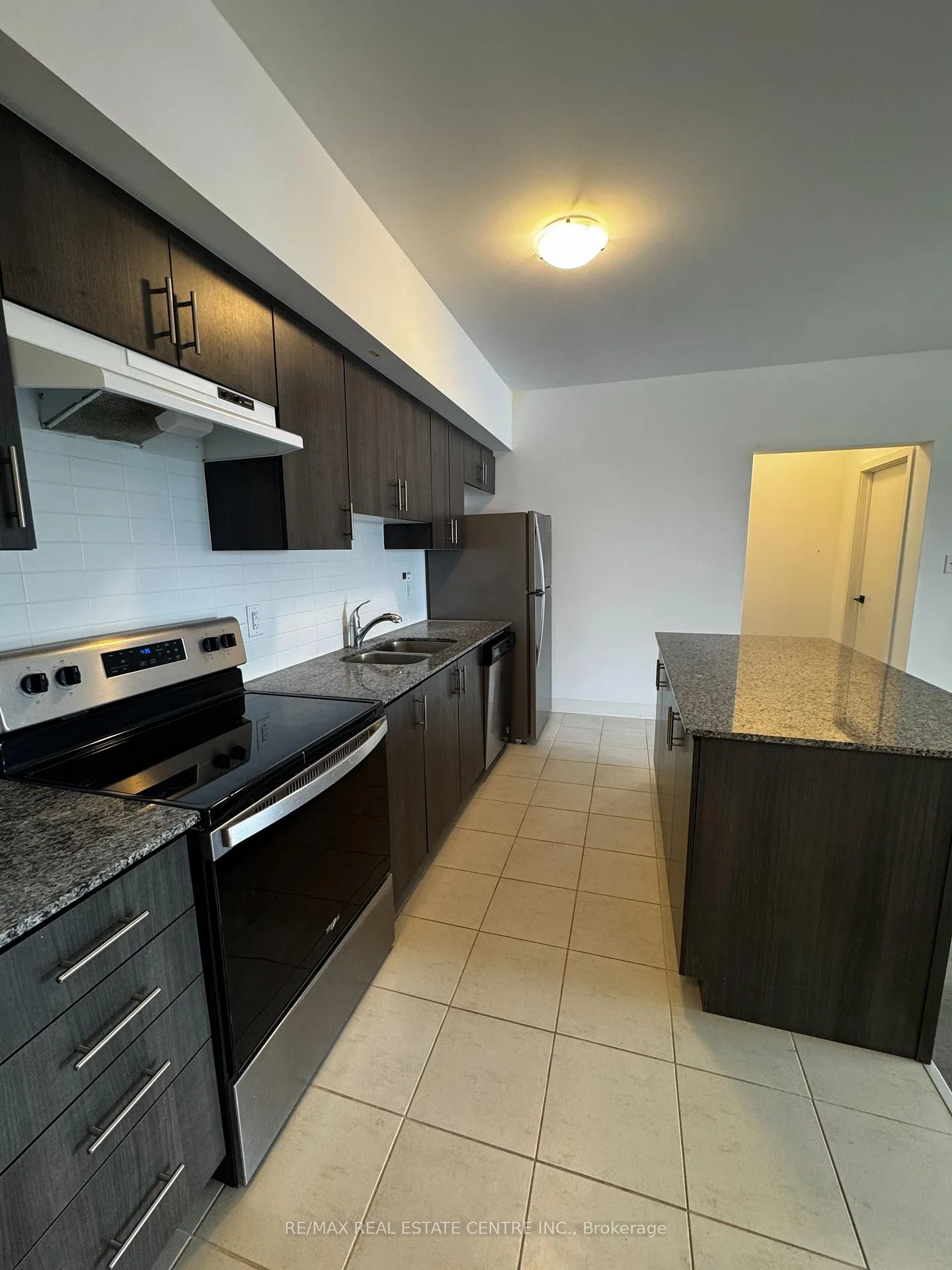 Photo 5 of Unit 508, 4 Spice Way, Barrie, Rural Barrie Southeast — HOMEH