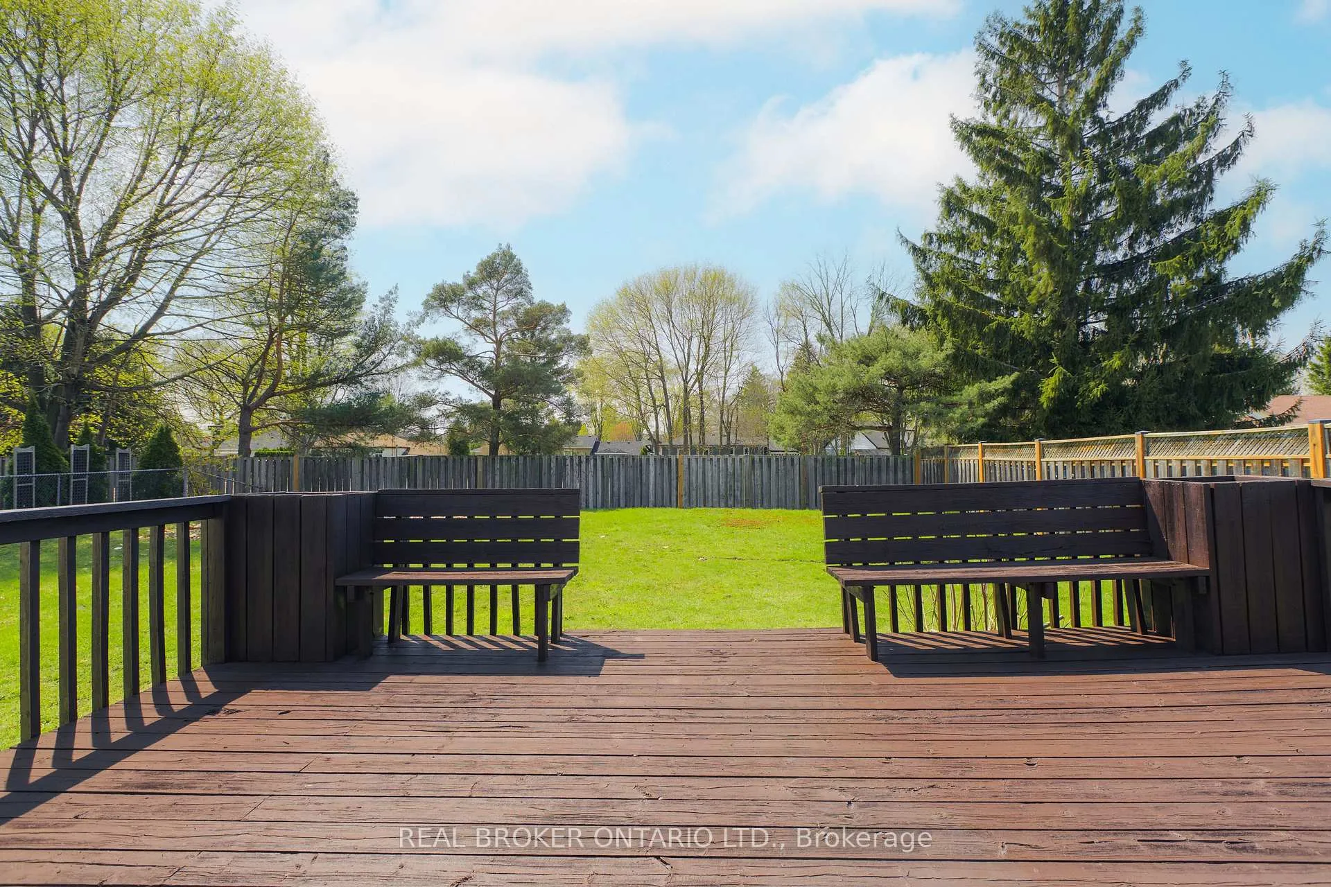 Photo 2 of 194 Fiddlers Green Road, Hamilton, Ancaster — HOMEH