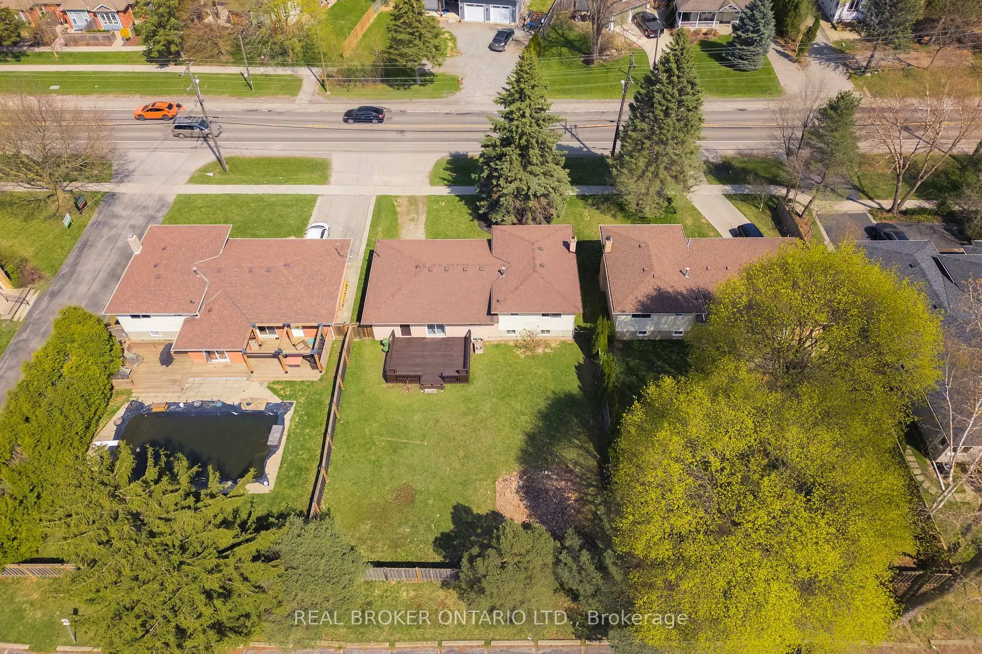 Photo 3 of 194 Fiddlers Green Road, Hamilton, Ancaster — HOMEH