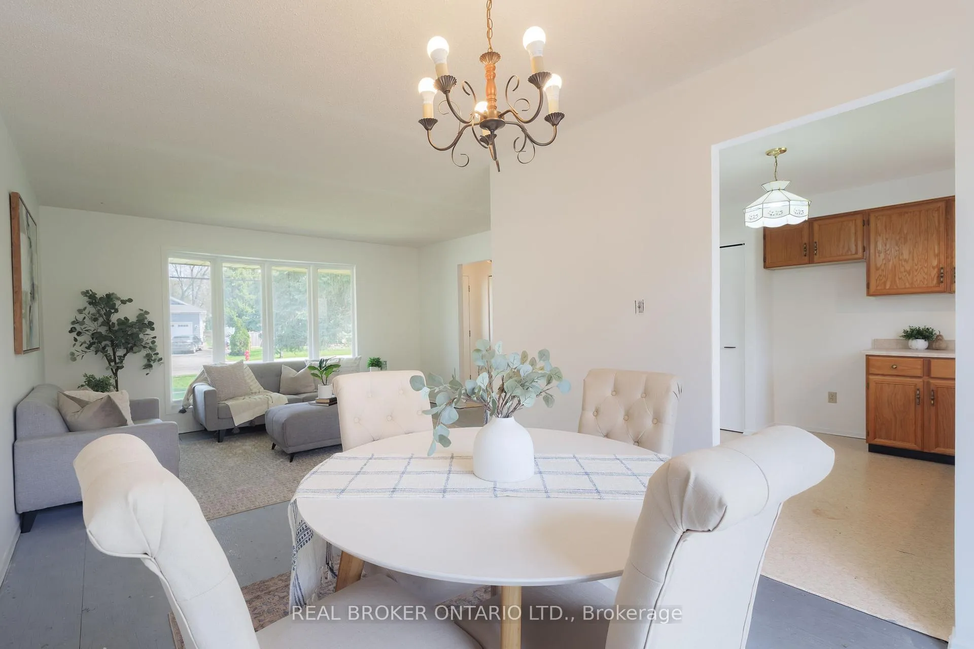 Photo 8 of 194 Fiddlers Green Road, Hamilton, Ancaster — HOMEH
