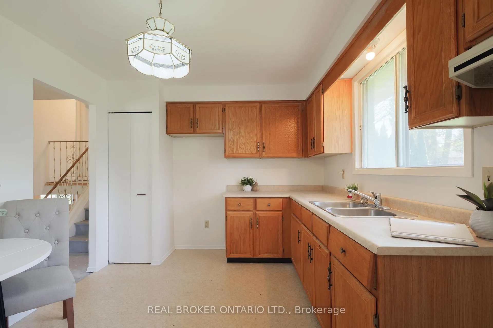 Photo 9 of 194 Fiddlers Green Road, Hamilton, Ancaster — HOMEH