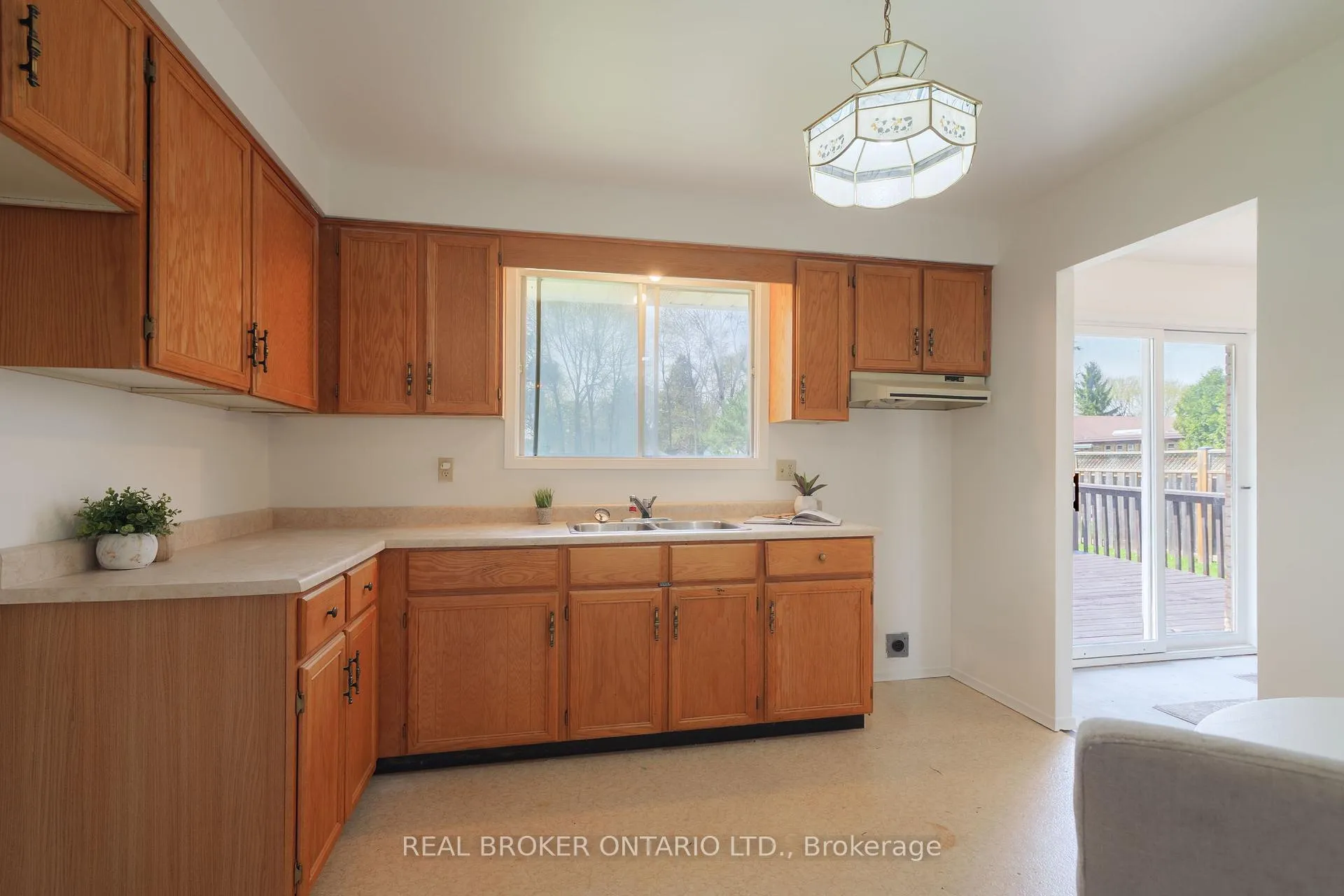 Photo 10 of 194 Fiddlers Green Road, Hamilton, Ancaster — HOMEH
