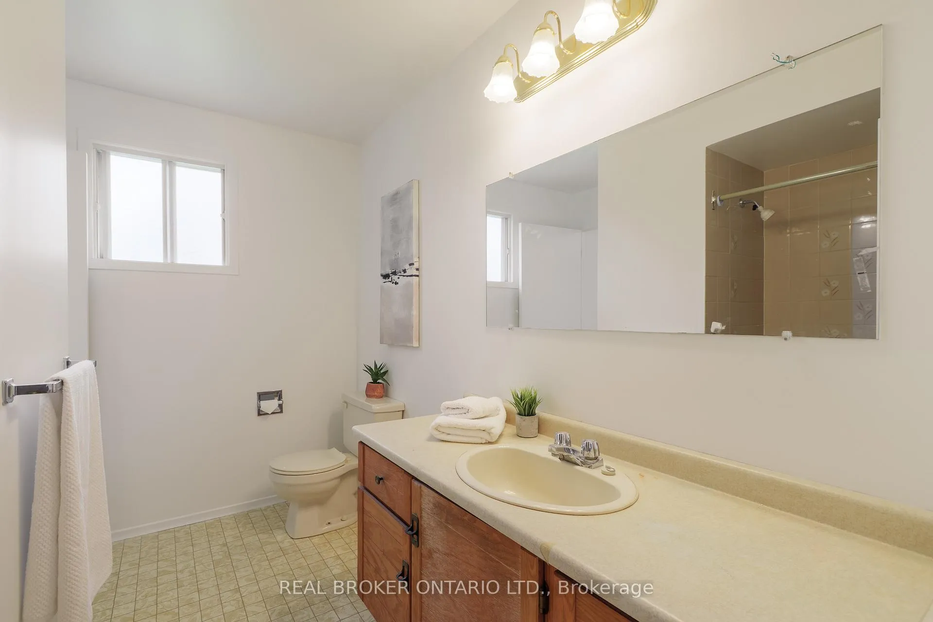 Photo 15 of 194 Fiddlers Green Road, Hamilton, Ancaster — HOMEH