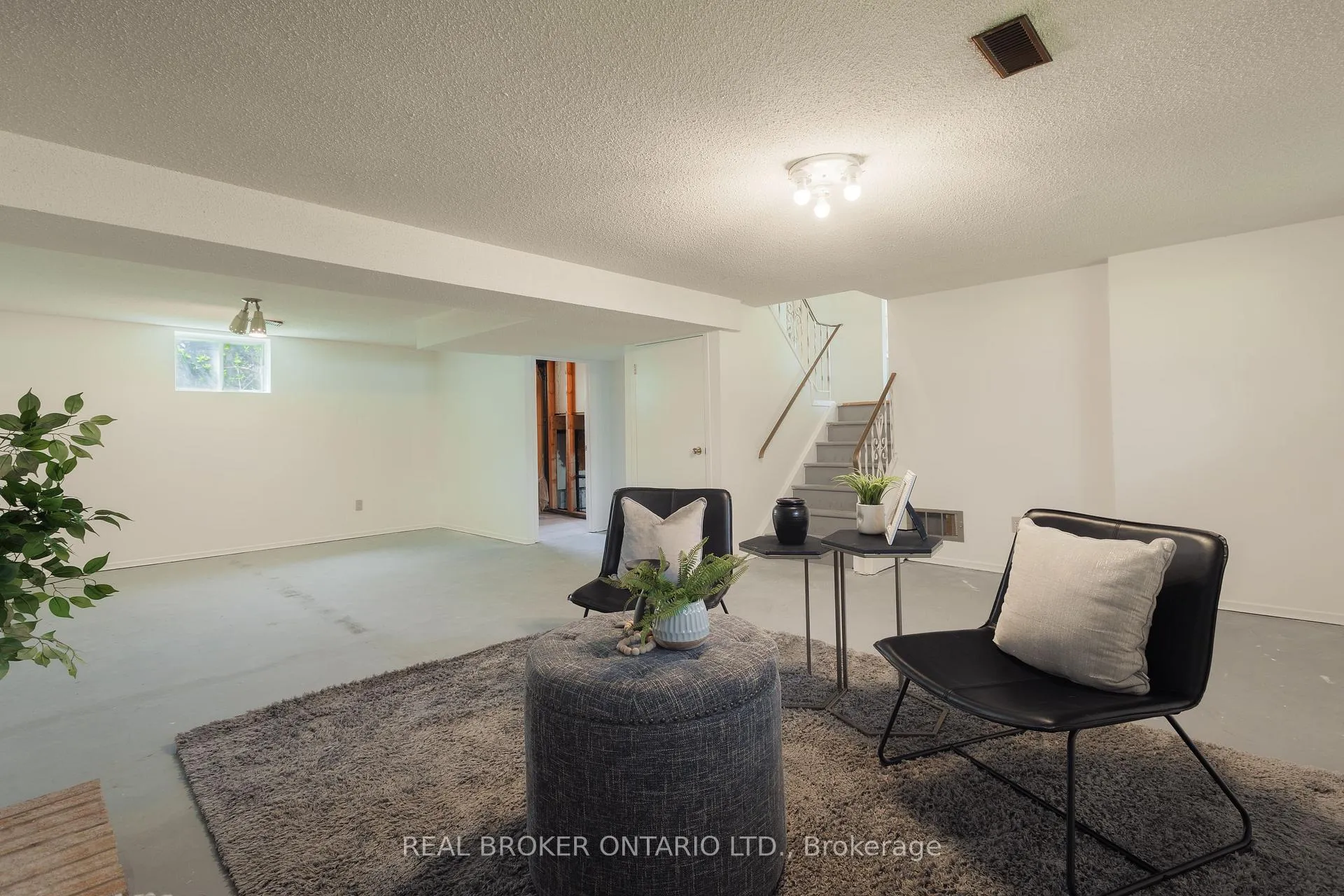 Photo 18 of 194 Fiddlers Green Road, Hamilton, Ancaster — HOMEH
