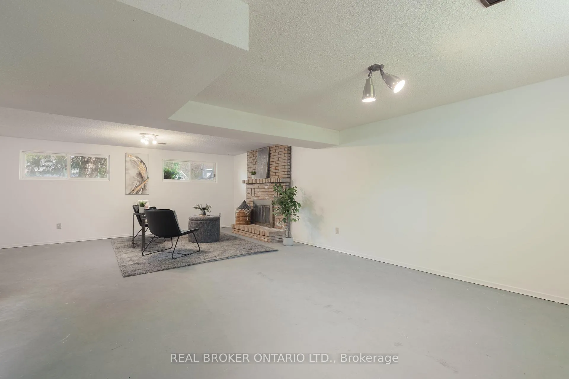 Photo 21 of 194 Fiddlers Green Road, Hamilton, Ancaster — HOMEH