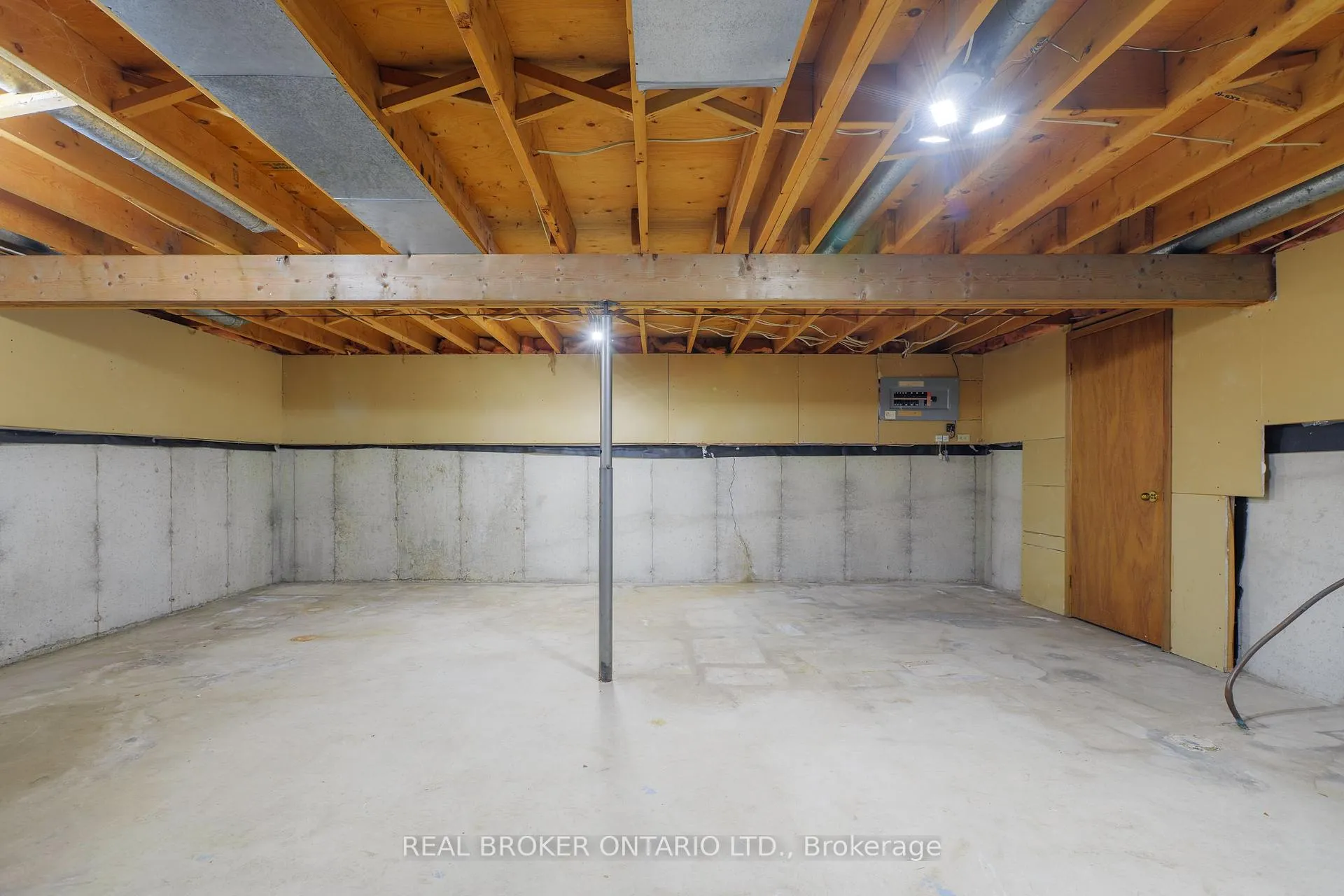 Photo 22 of 194 Fiddlers Green Road, Hamilton, Ancaster — HOMEH