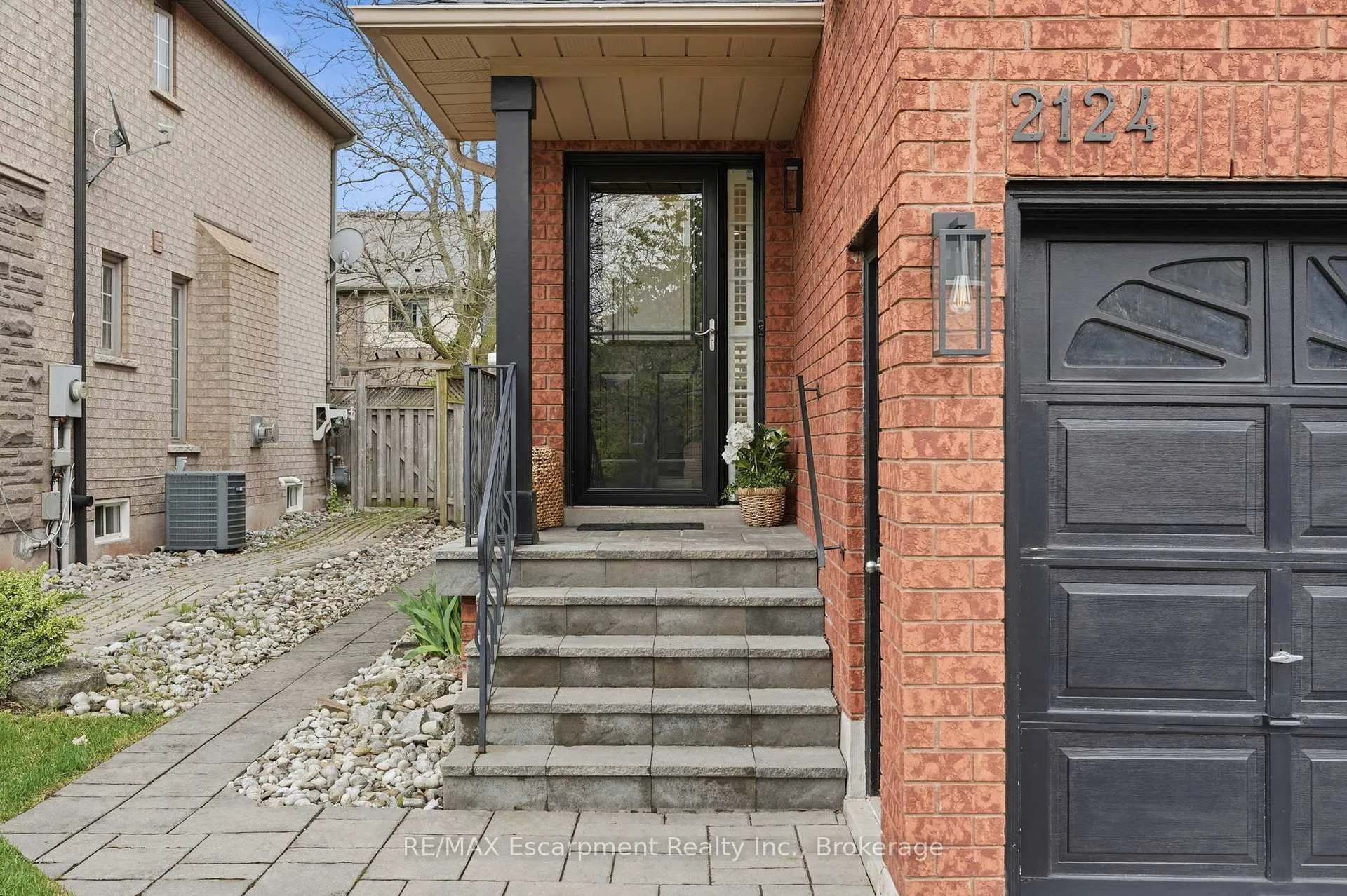 Photo 2 of 2124 Glenhampton Road, Oakville, Westmount — HOMEH