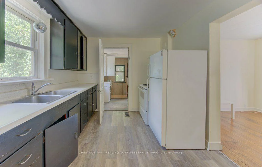 Photo 13 of 10 Marshall Street, Waterloo, Beechwood/University — HOMEH