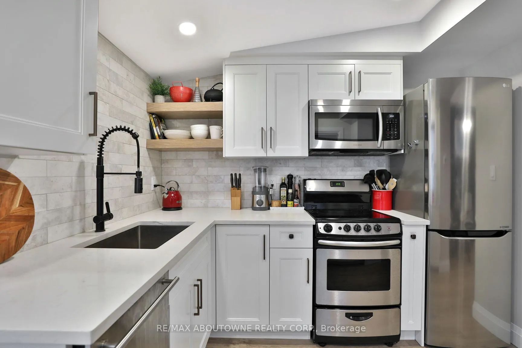 Photo 10 of 31-33 Hawthorne Avenue, Hamilton, Kirkendall — HOMEH
