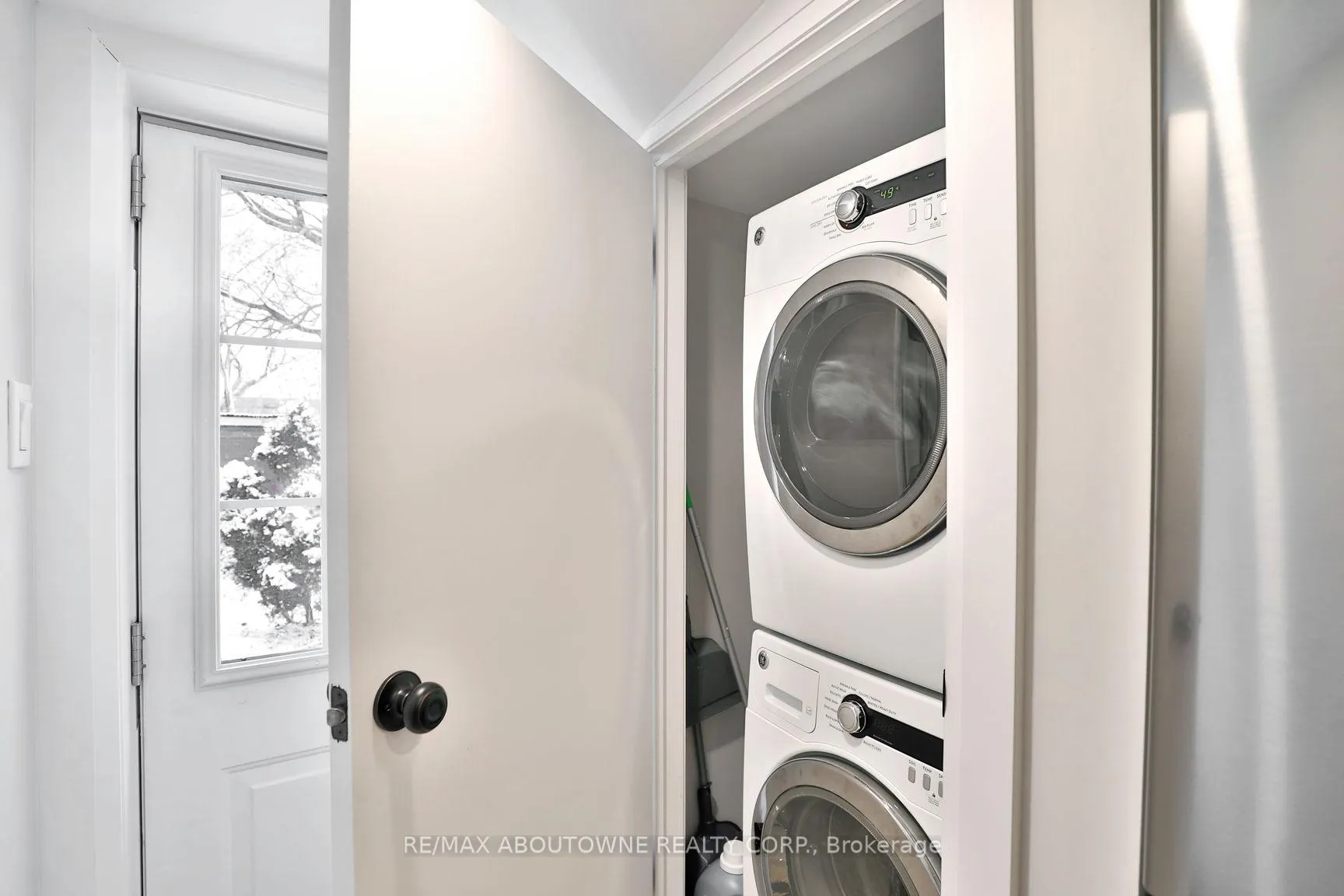 Photo 28 of 31-33 Hawthorne Avenue, Hamilton, Kirkendall — HOMEH