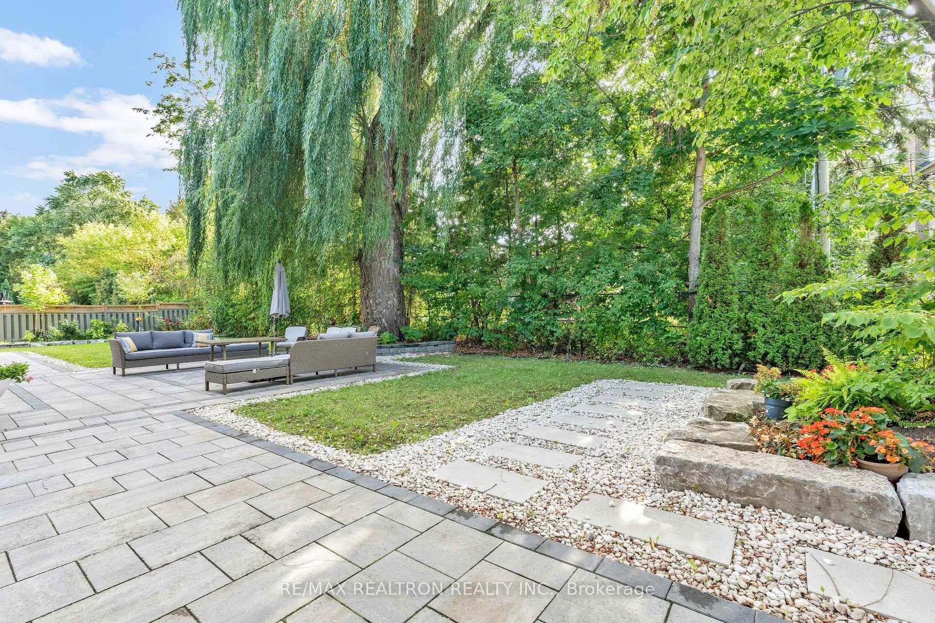 Photo 6 of 20 Hammok Crescent, Markham, Bayview Glen — HOMEH