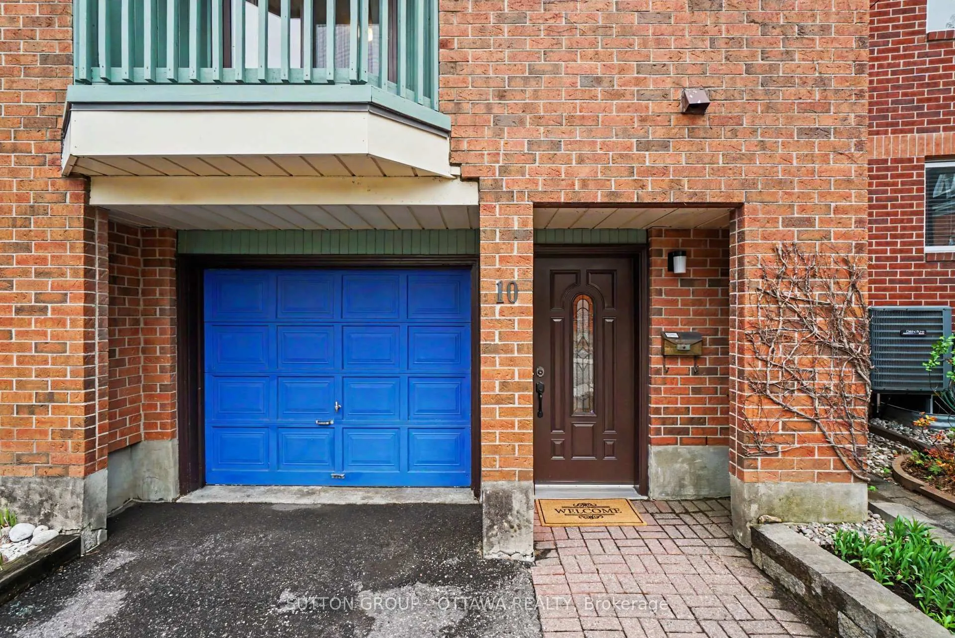 Photo 2 of 10 Maclean Street, Ottawa, West Centre Town — HOMEH