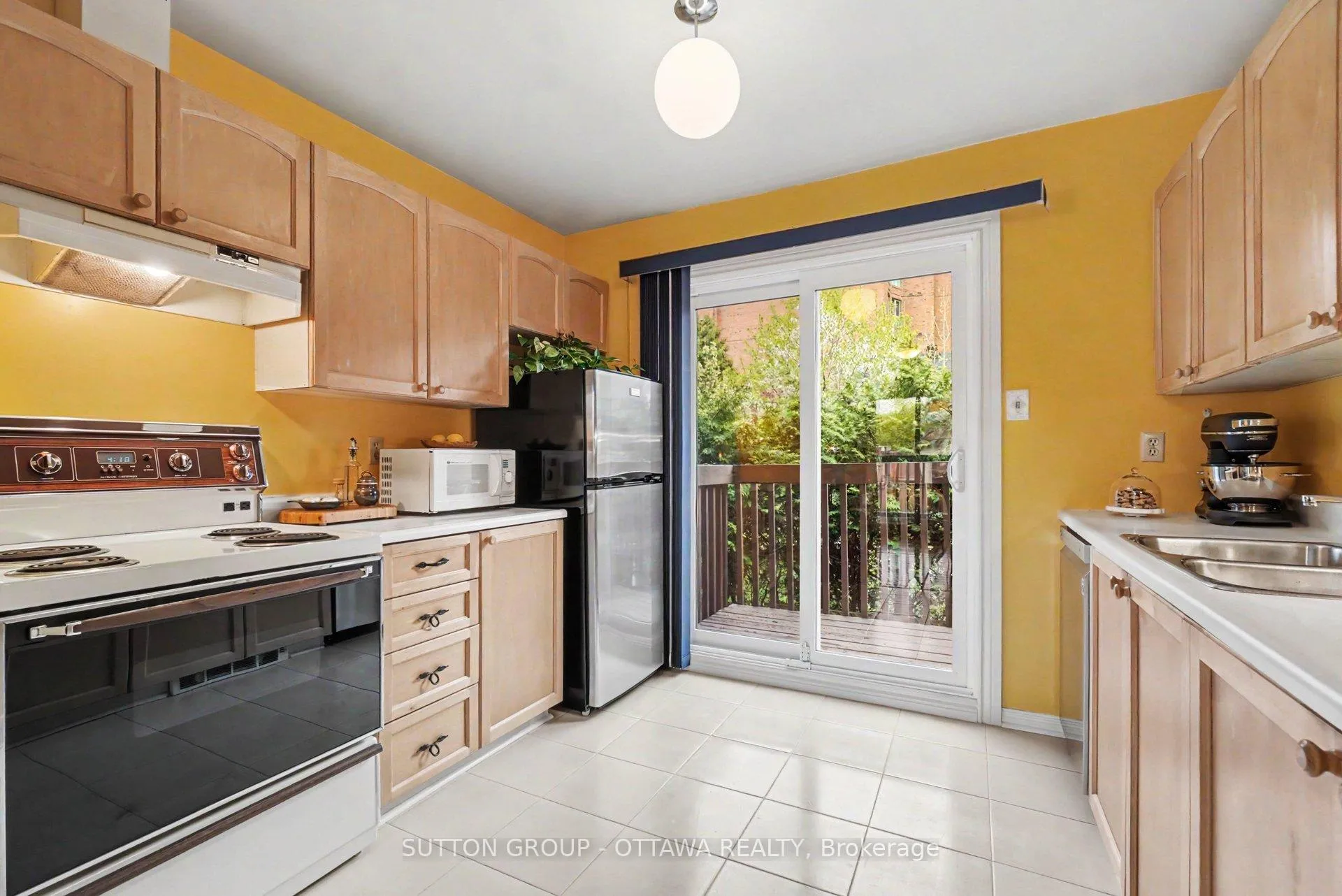 Photo 11 of 10 Maclean Street, Ottawa, West Centre Town — HOMEH