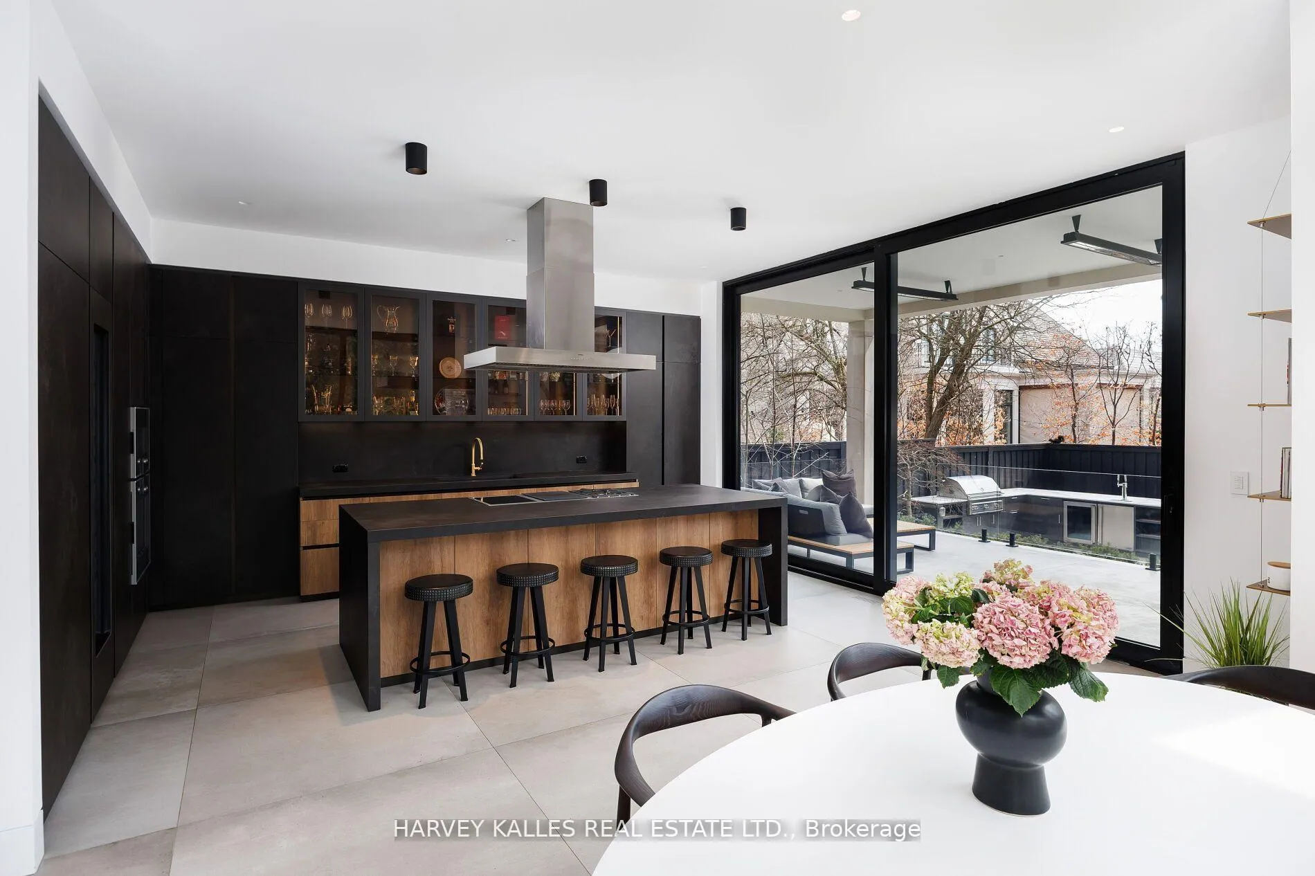Photo 12 of 5 Dewbourne Avenue, Toronto, Forest Hill South — HOMEH
