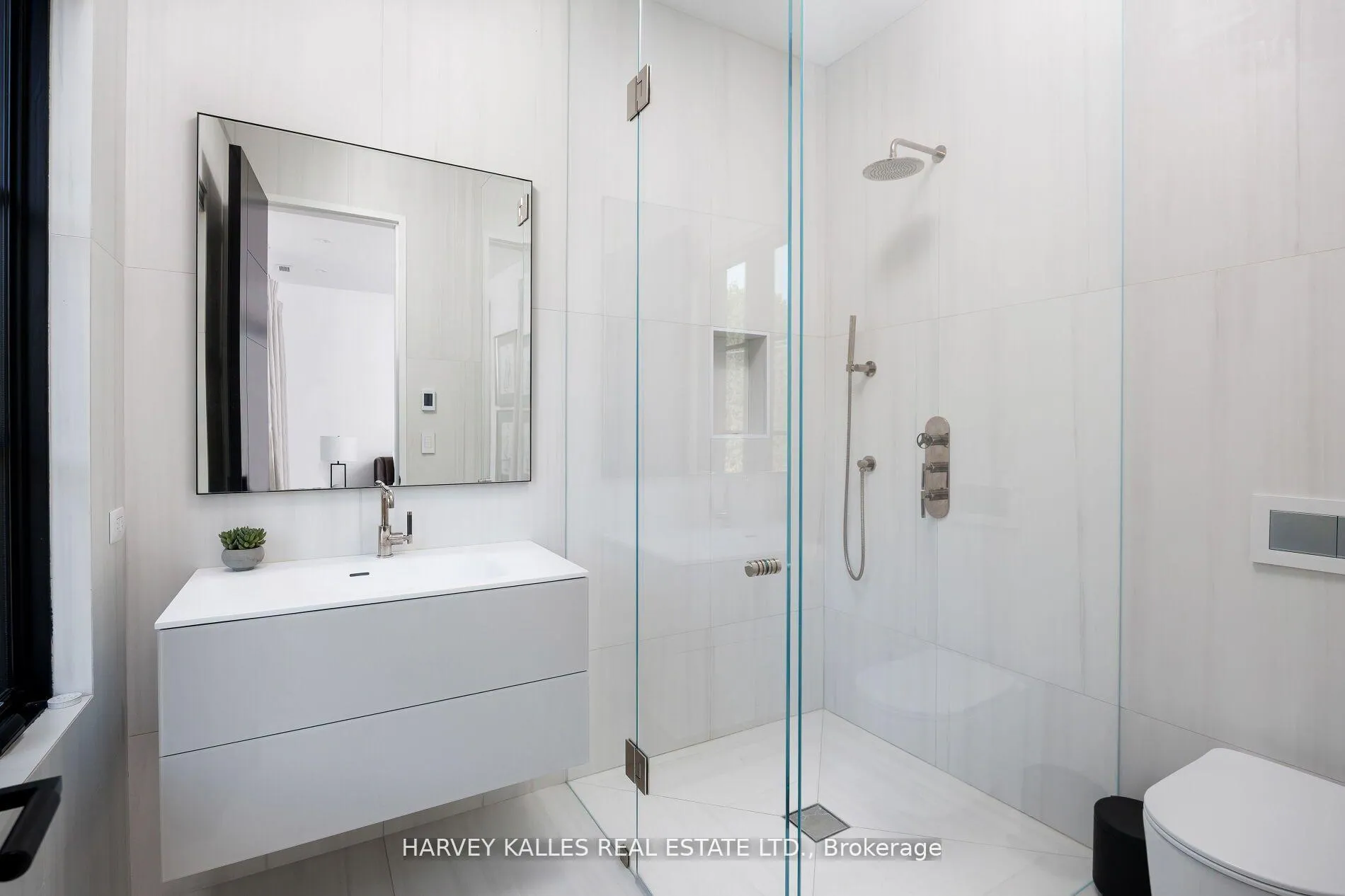 Photo 34 of 5 Dewbourne Avenue, Toronto, Forest Hill South — HOMEH