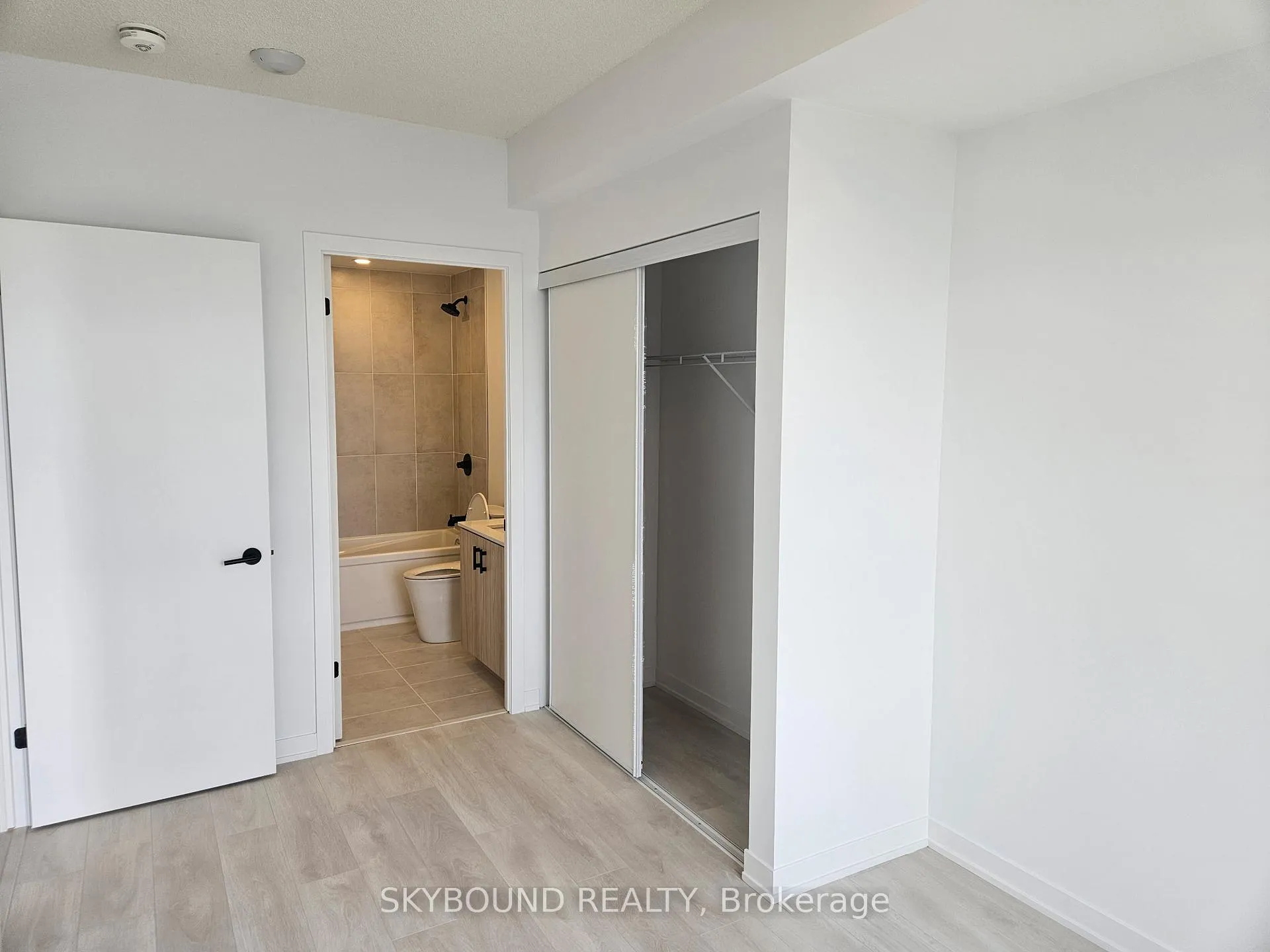Photo 12 of Unit D1406, 4878 Powers Common, Burlington, Appleby — HOMEH